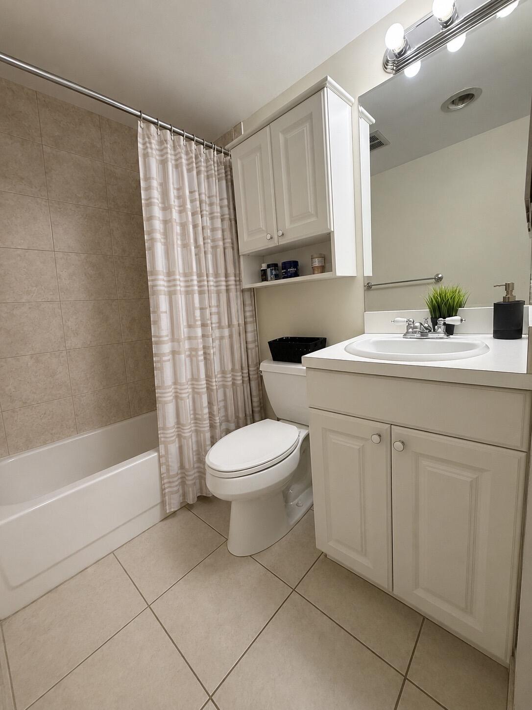 4168 Inverrary Drive 103 Property Photo 4