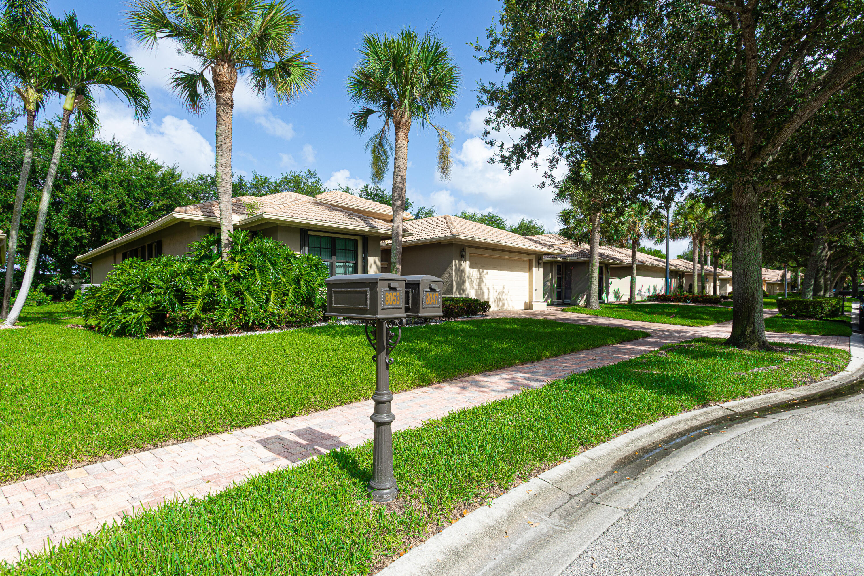 8047 Via Grande Property Photo 4