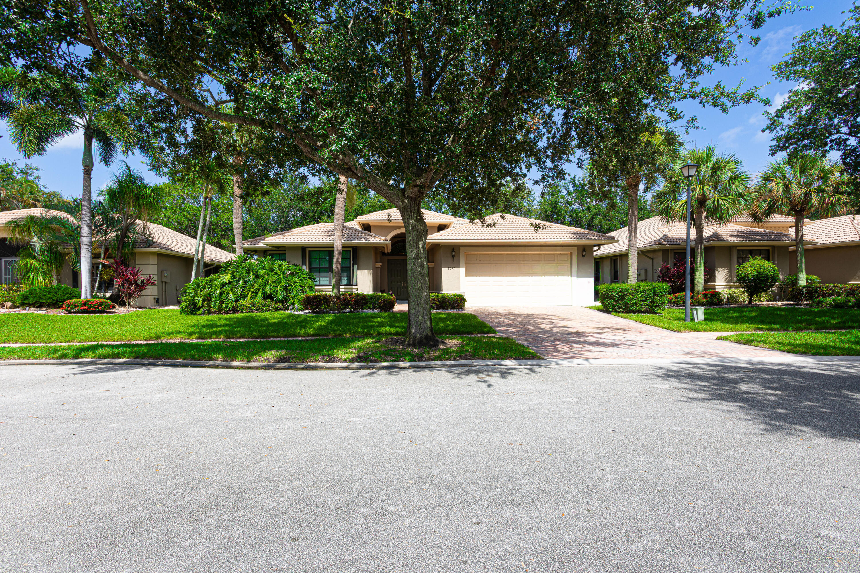8047 Via Grande Property Photo 5