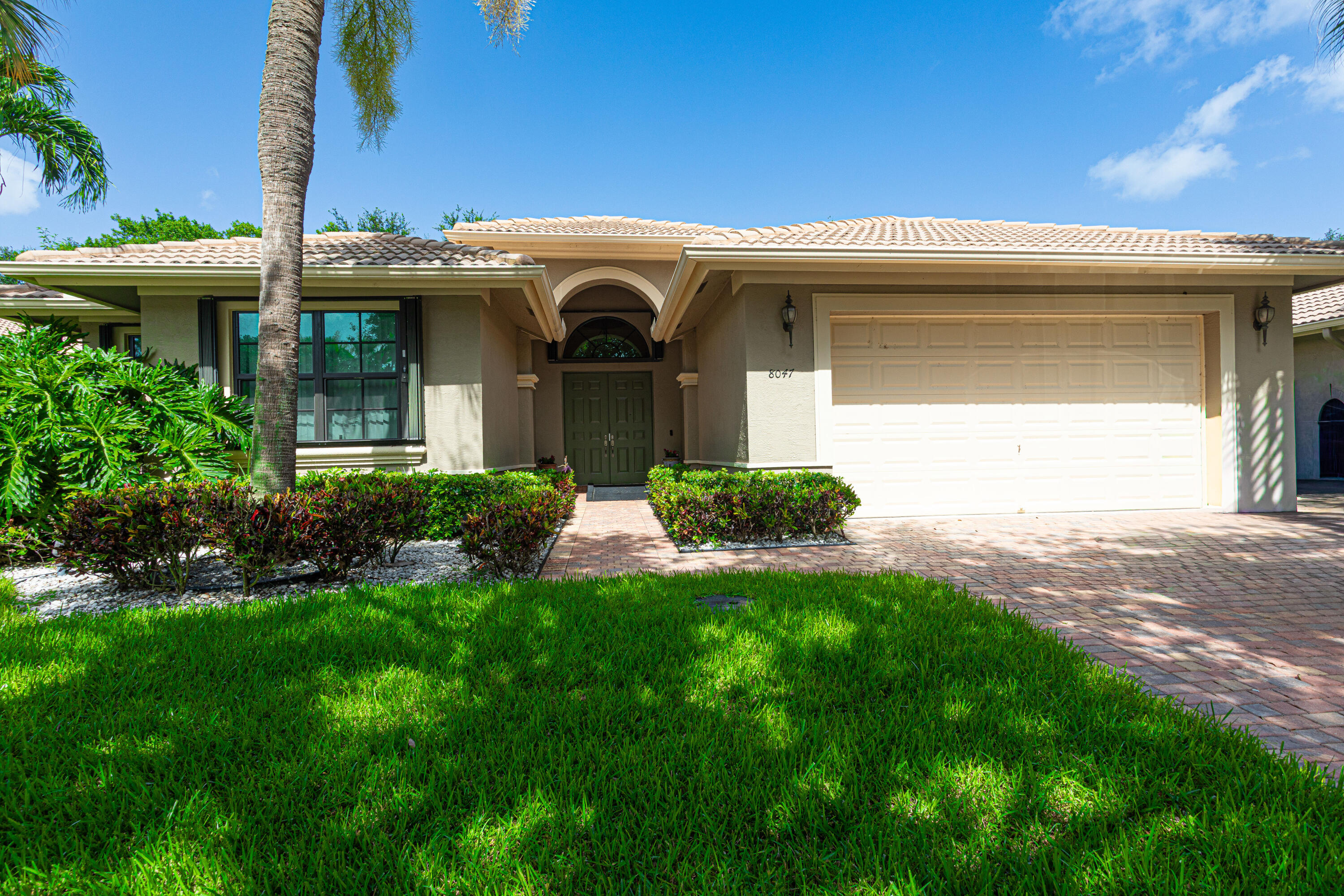 8047 Via Grande Property Photo 6