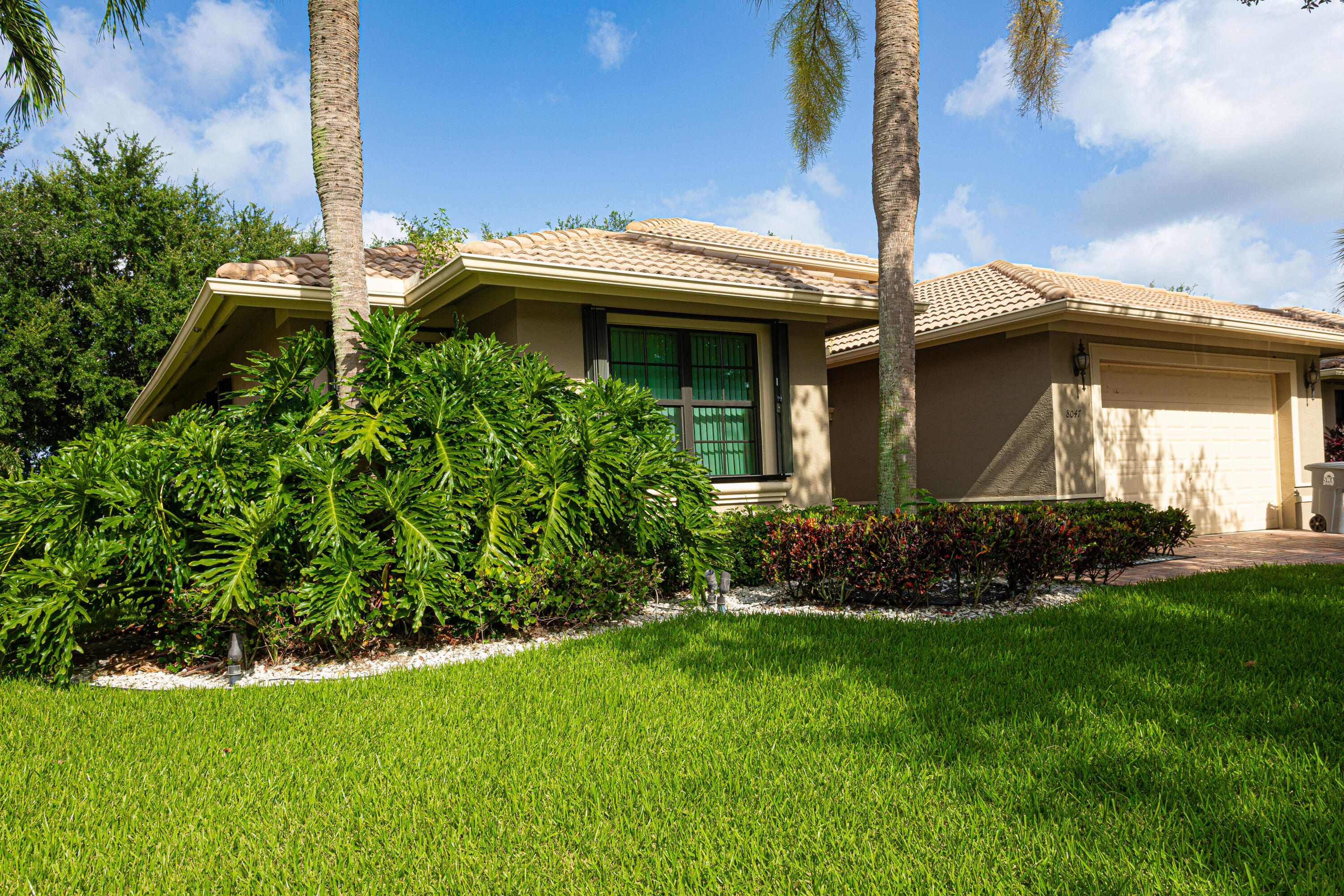 8047 Via Grande Property Photo 7