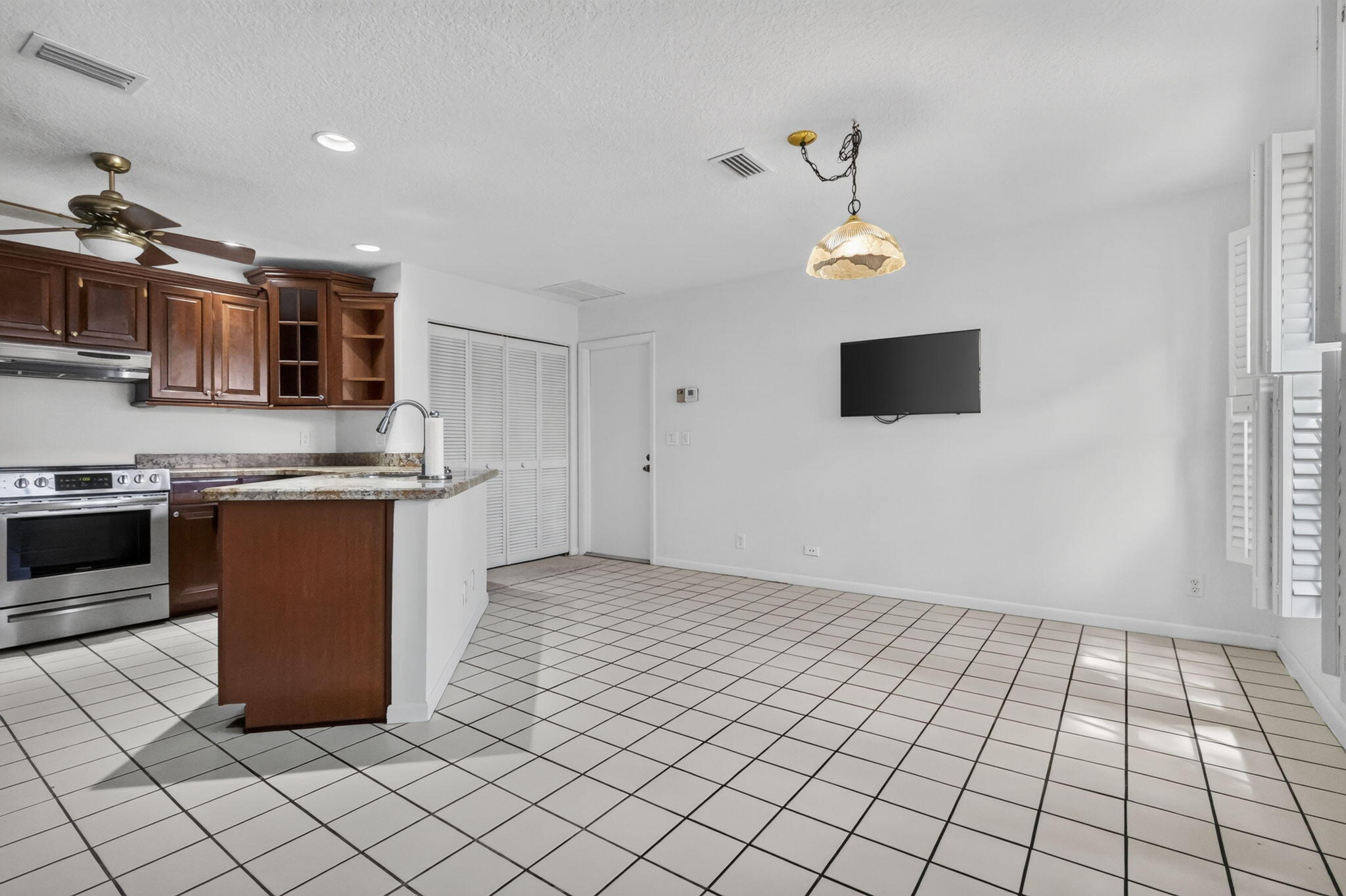 10940 Stafford Circle S Property Photo 13