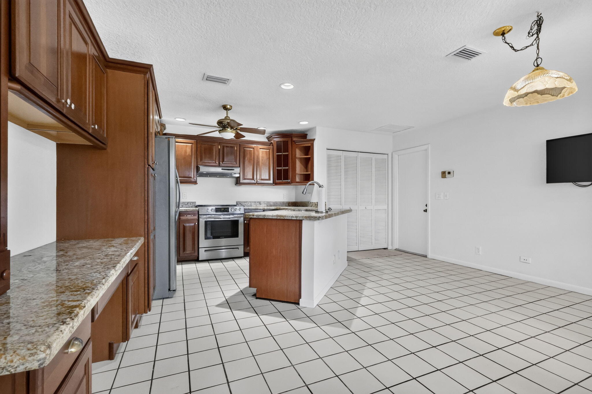 10940 Stafford Circle S Property Photo 14