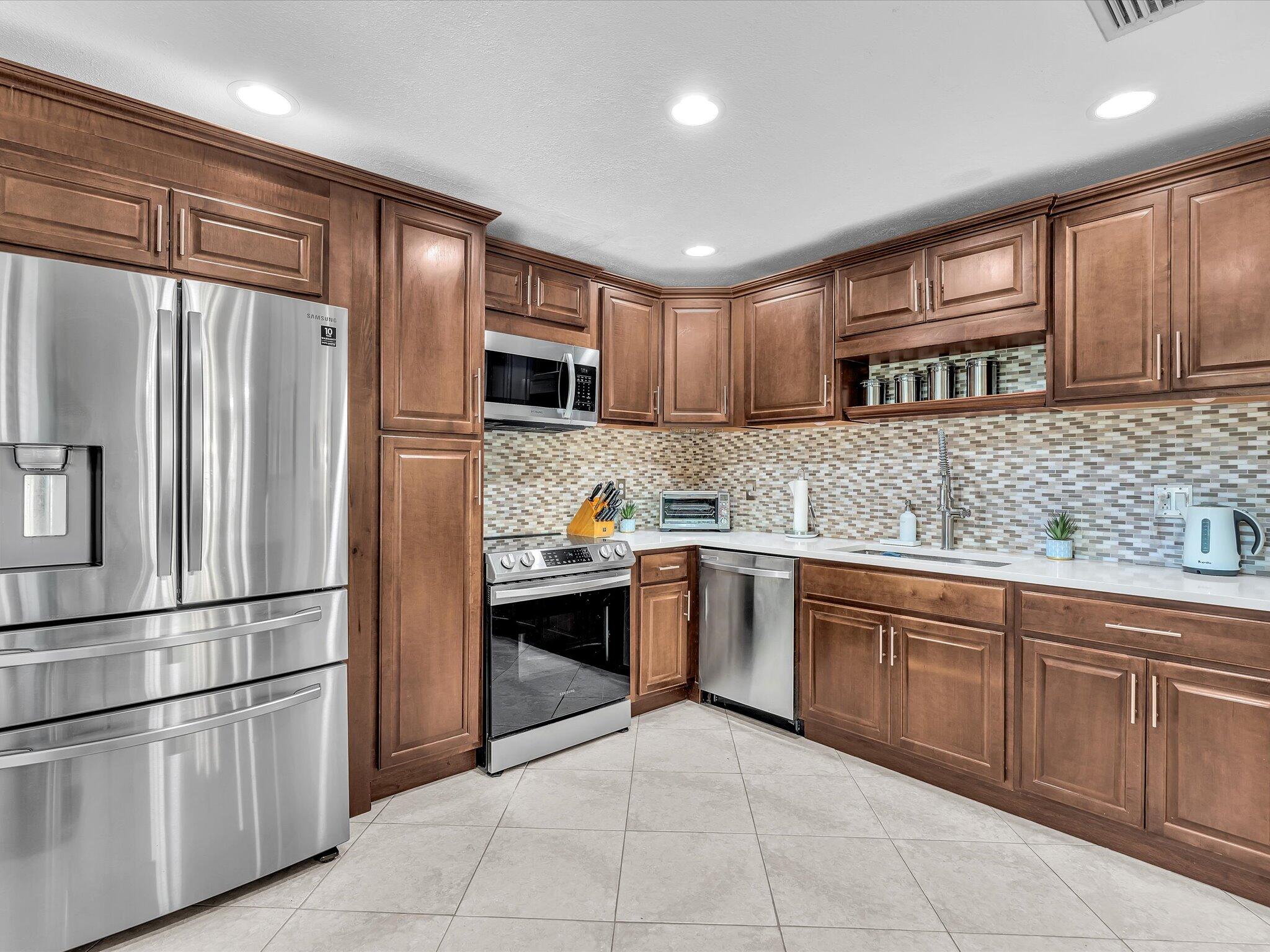 9256 SABAL RIDGE Circle C Property Photo 1
