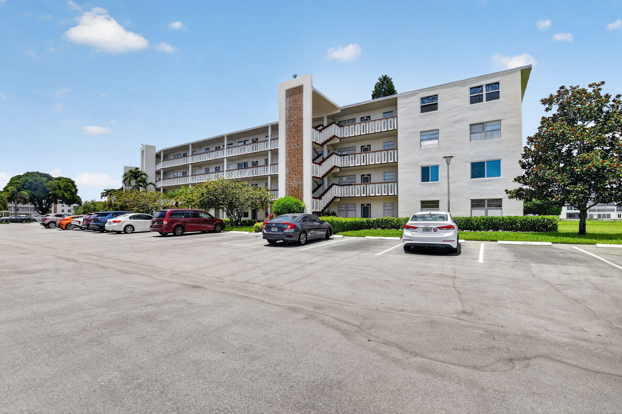 4022 Hythe B Property Photo 4