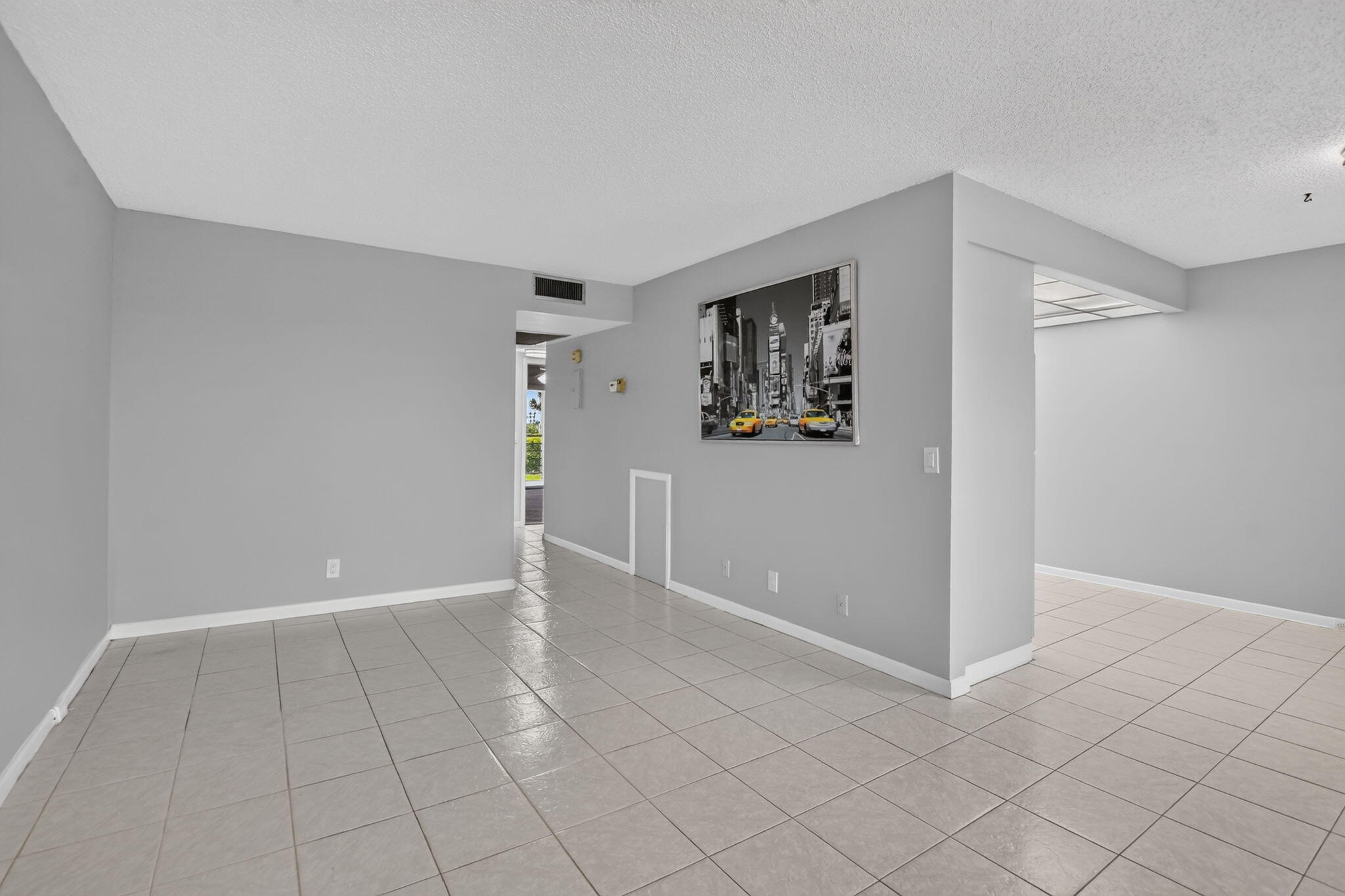 4022 Hythe B Property Photo 9