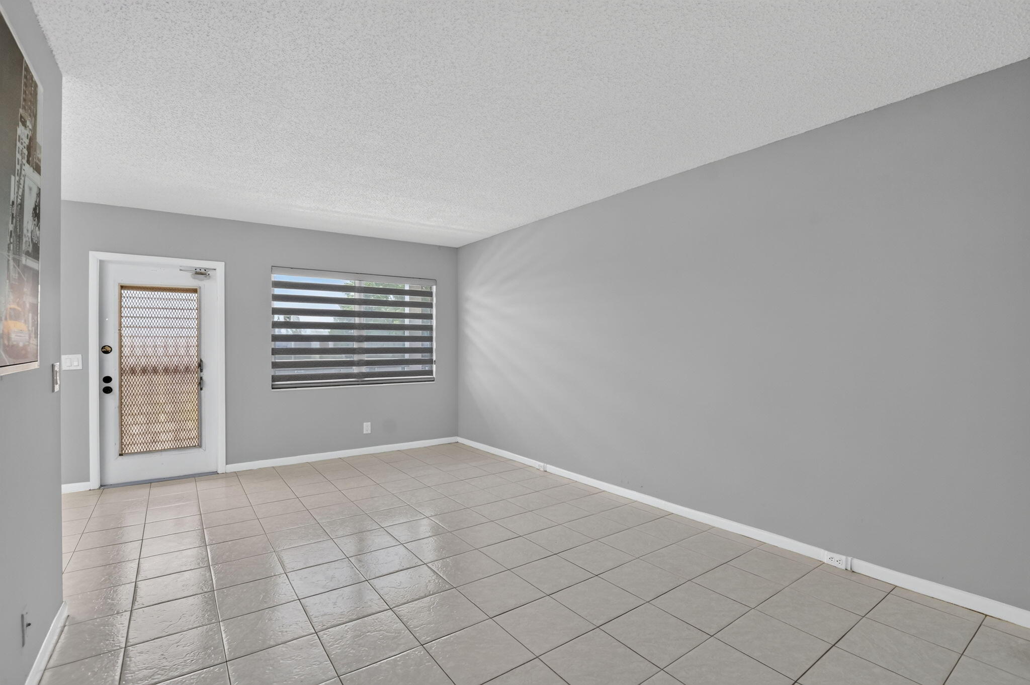 4022 Hythe B Property Photo 11