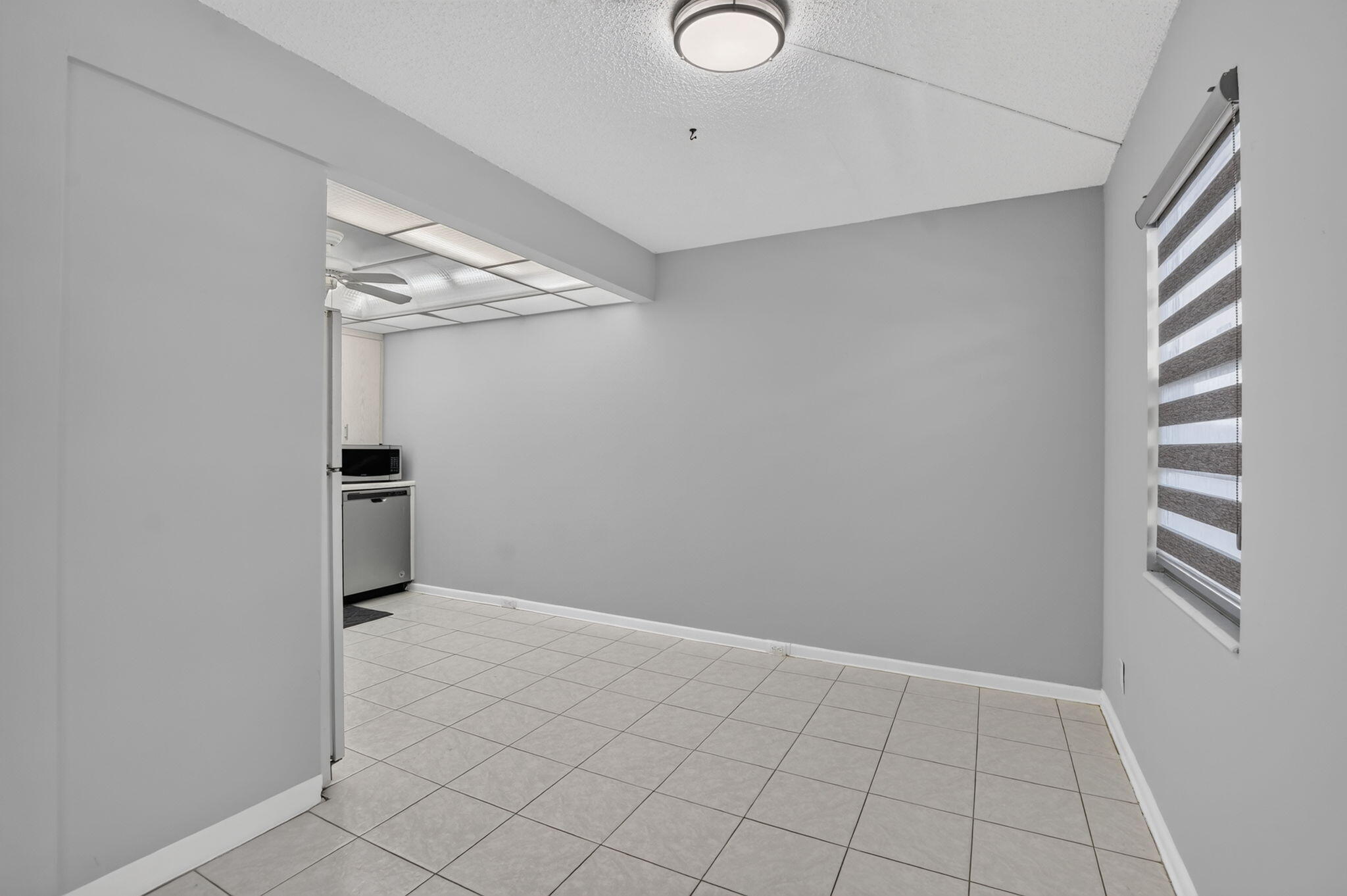4022 Hythe B Property Photo 12