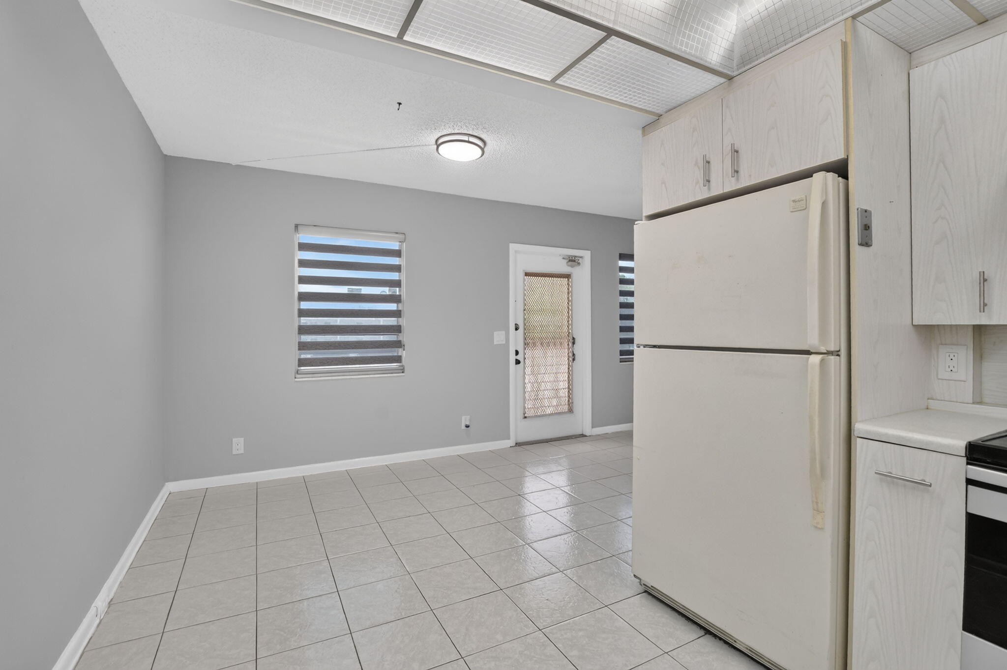 4022 Hythe B Property Photo 15