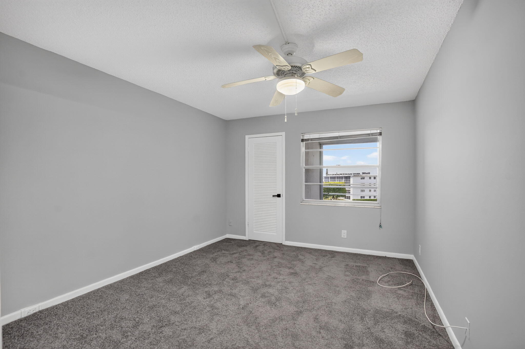 4022 Hythe B Property Photo 16