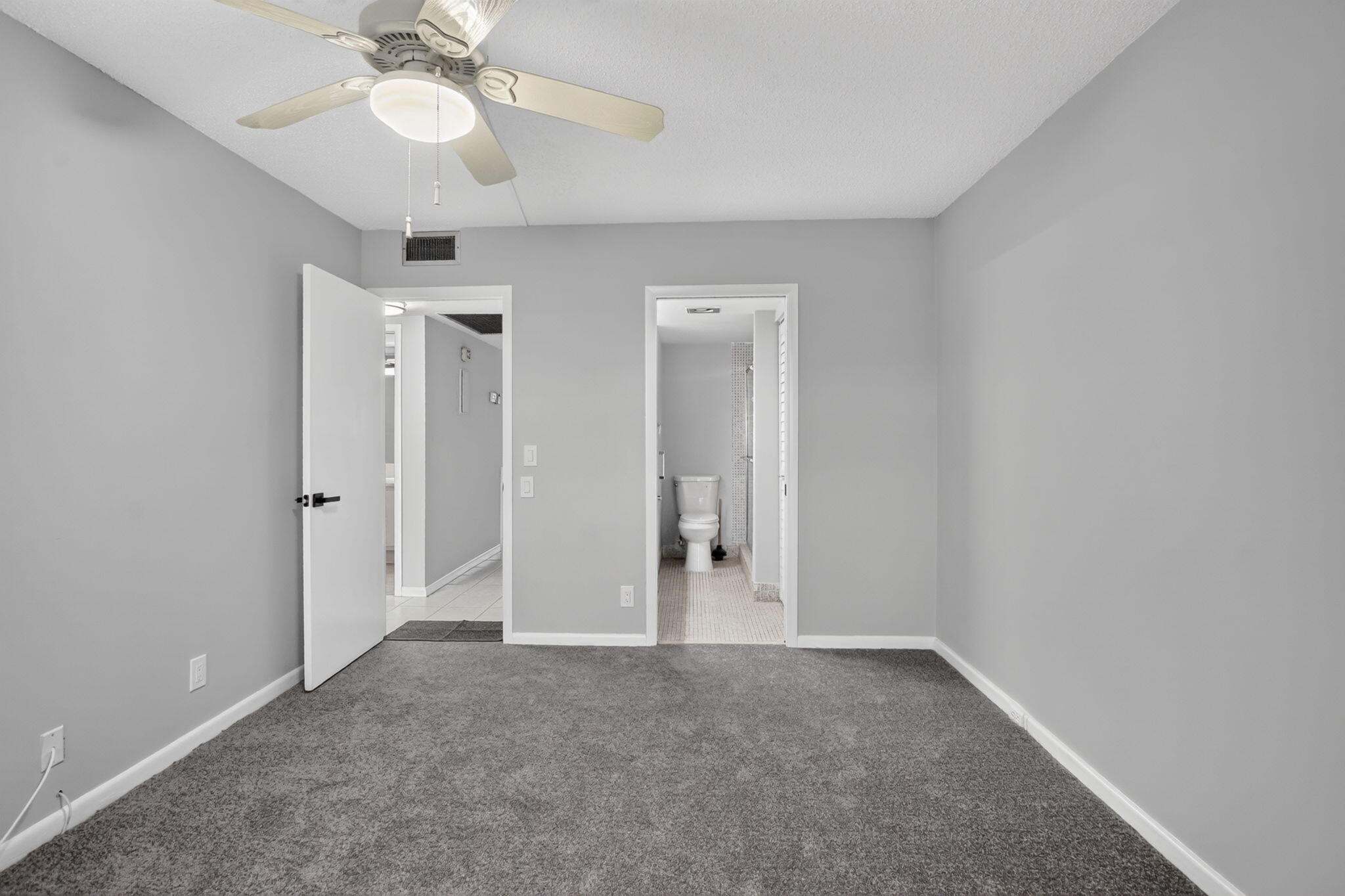 4022 Hythe B Property Photo 17