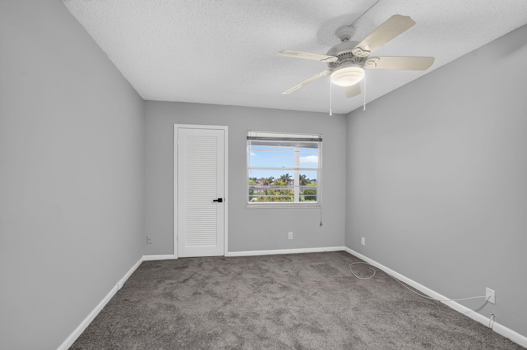 4022 Hythe B Property Photo 18