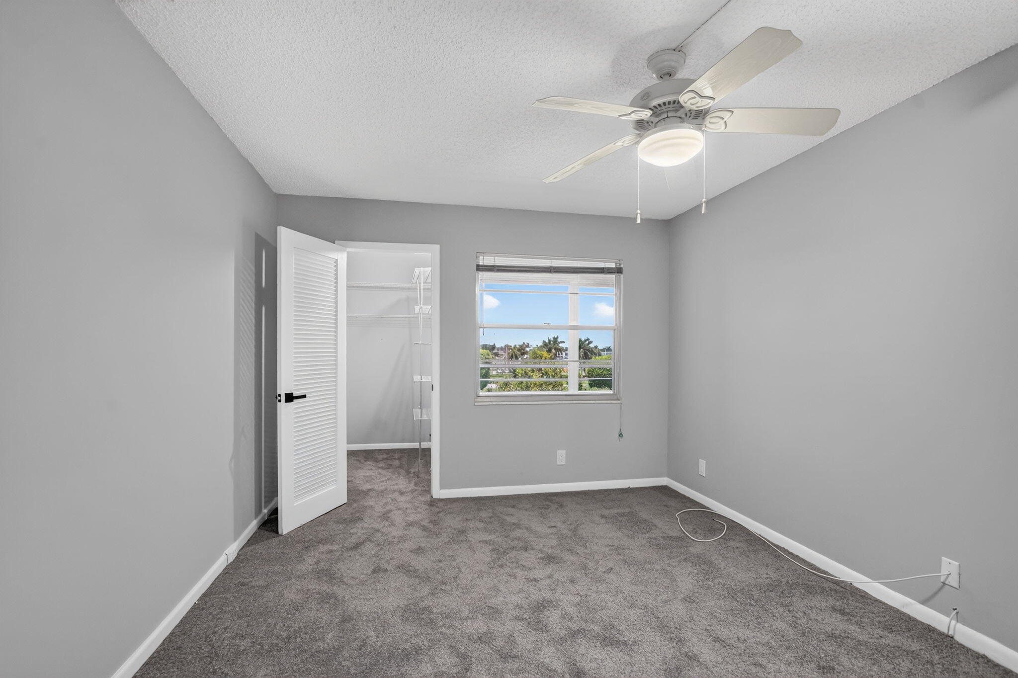 4022 Hythe B Property Photo 19