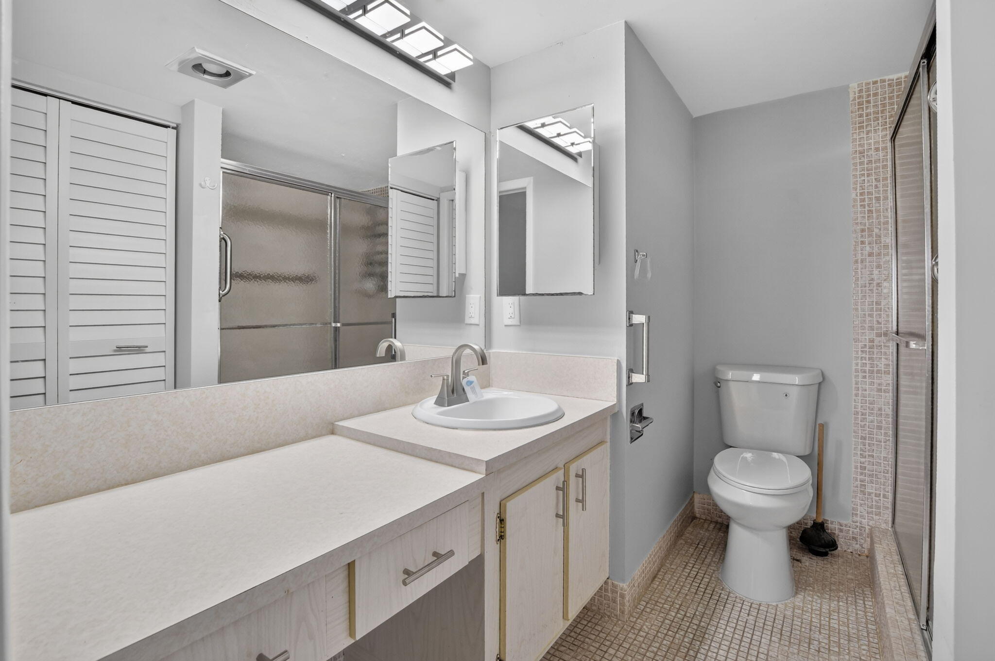 4022 Hythe B Property Photo 21