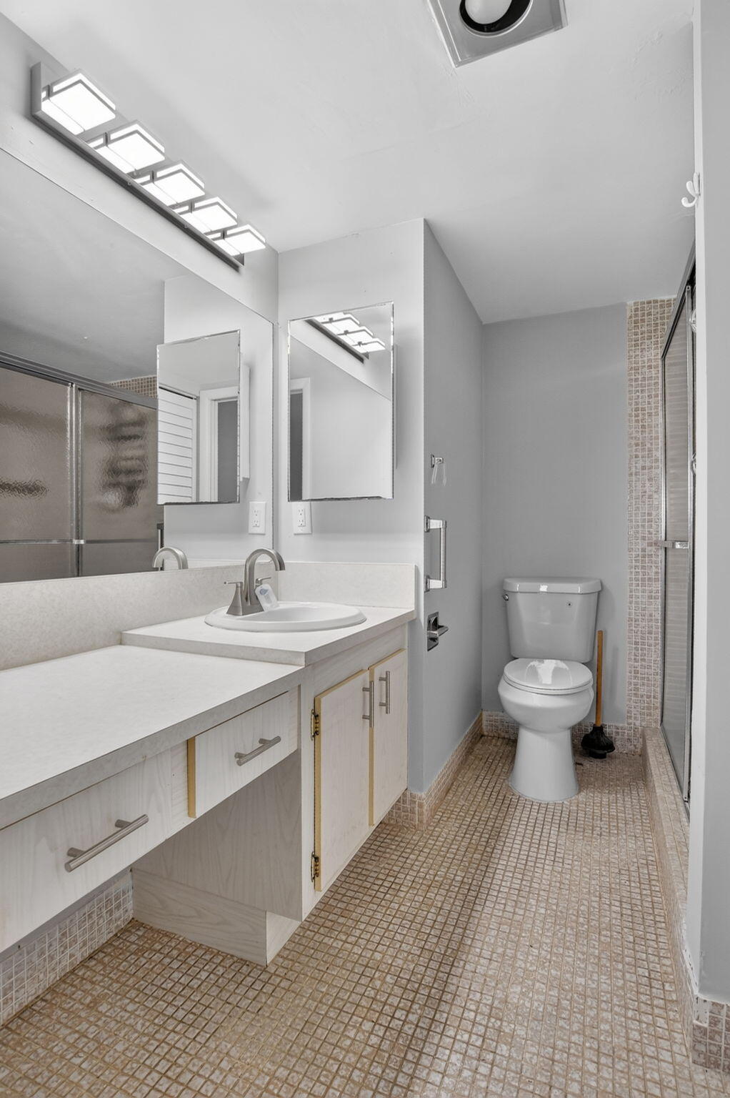 4022 Hythe B Property Photo 22