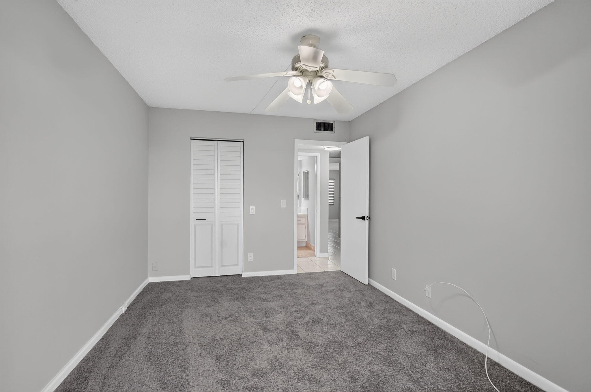4022 Hythe B Property Photo 25