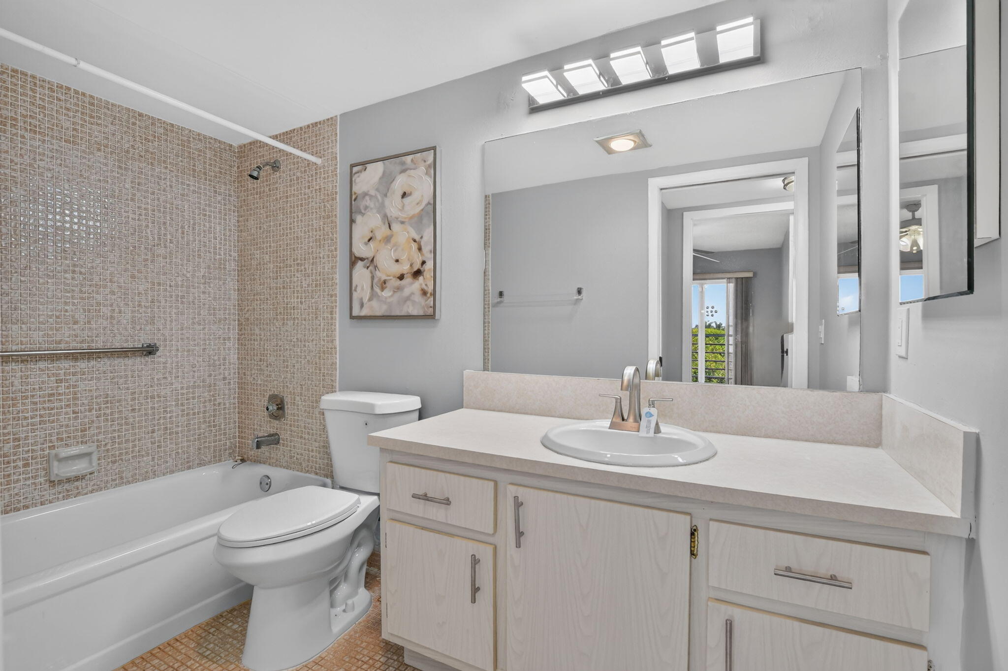 4022 Hythe B Property Photo 26