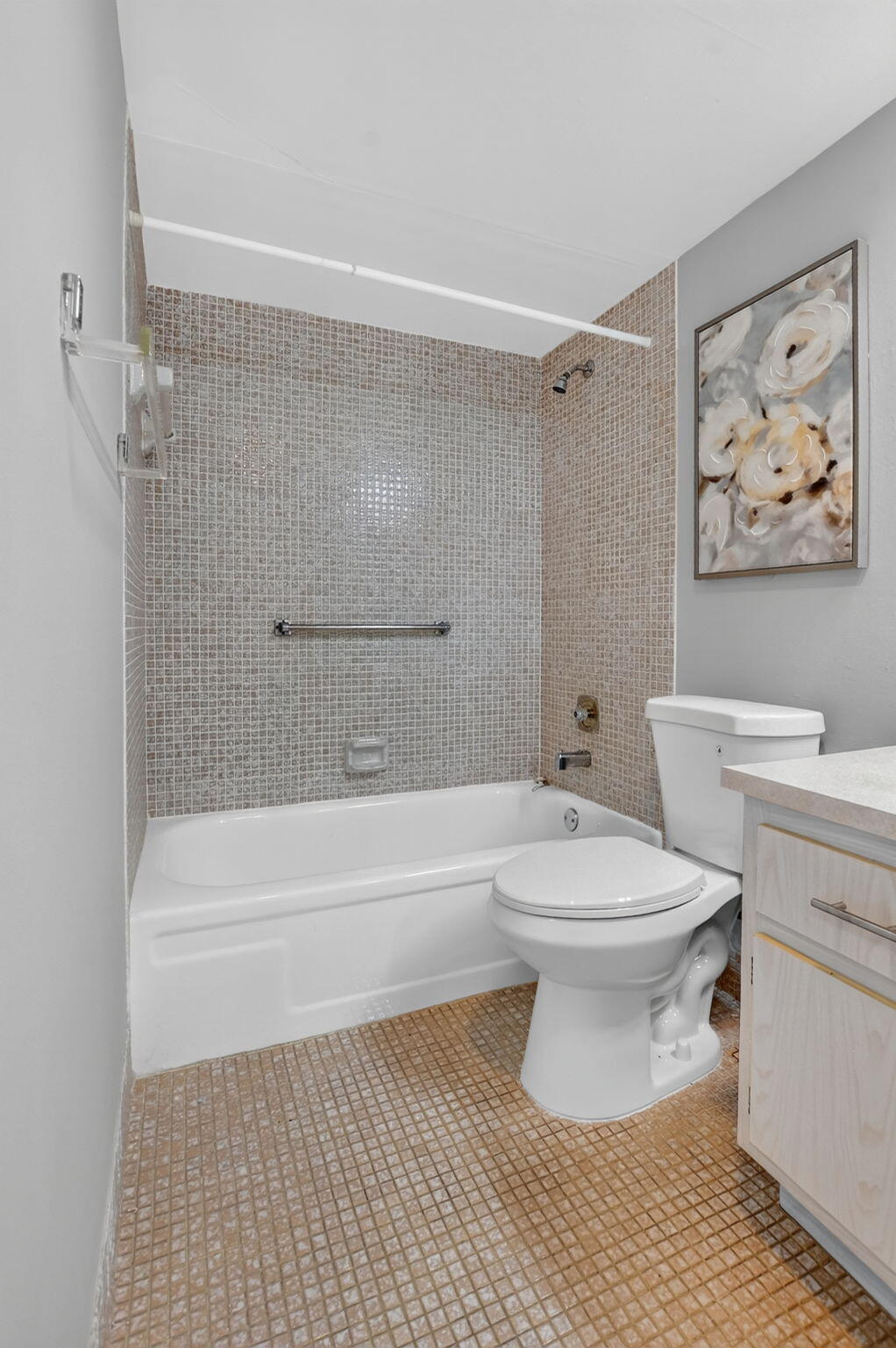 4022 Hythe B Property Photo 27