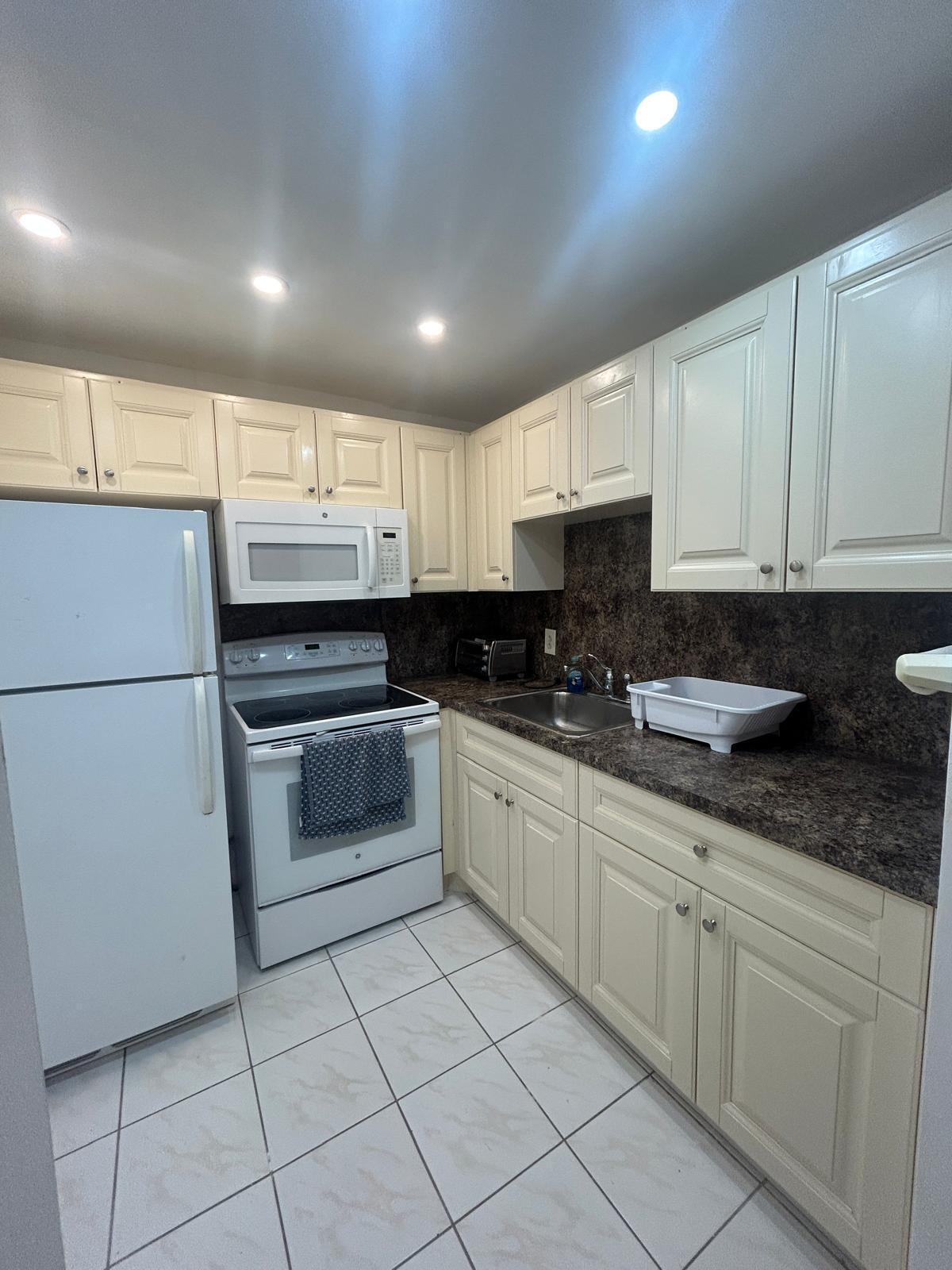 138 Markham G Property Photo 5