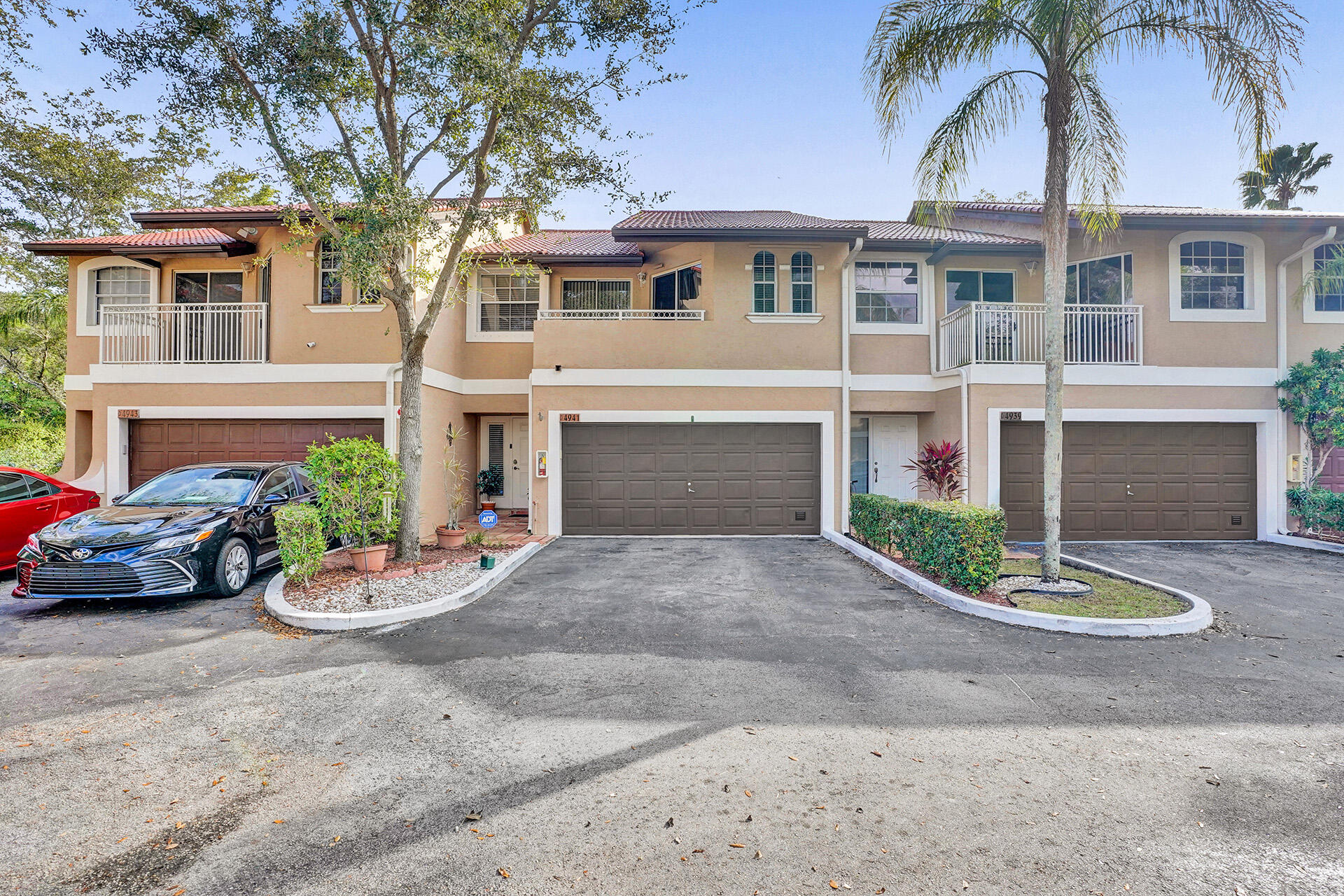 4941 Riverside Drive Property Photo 1