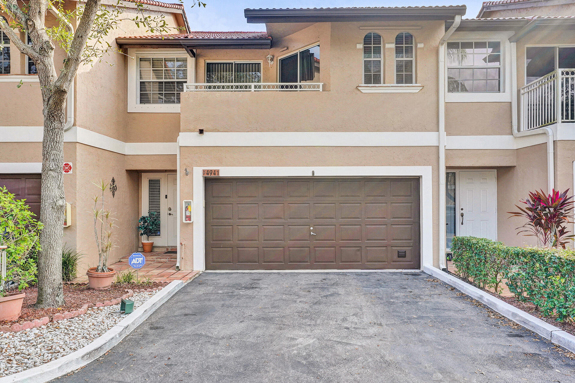 4941 Riverside Drive Property Photo 2