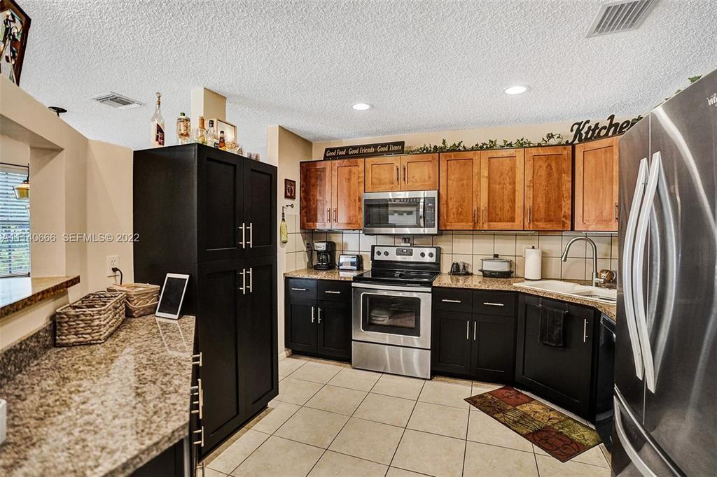 4941 Riverside Drive Property Photo 5