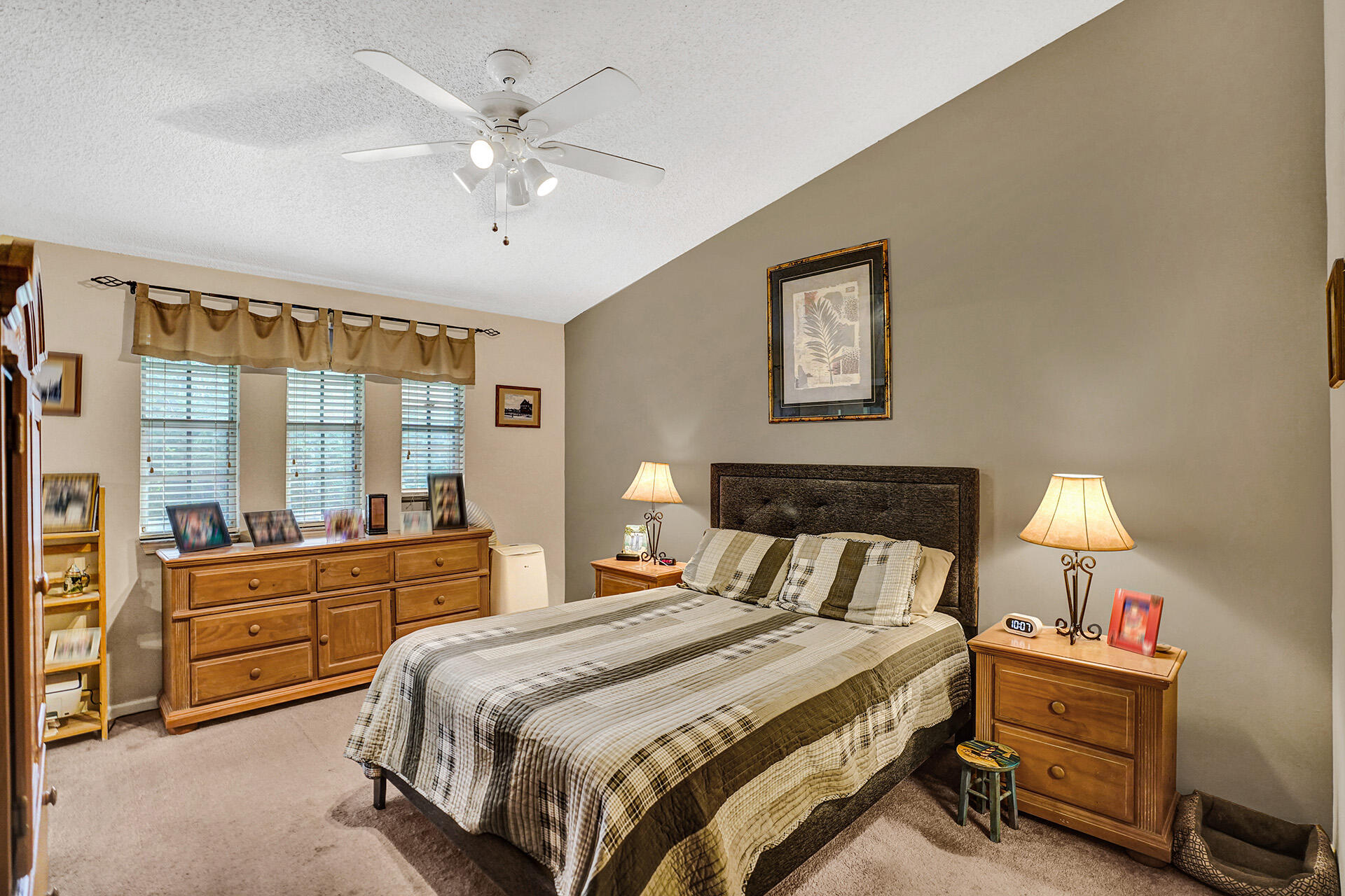 4941 Riverside Drive Property Photo 13
