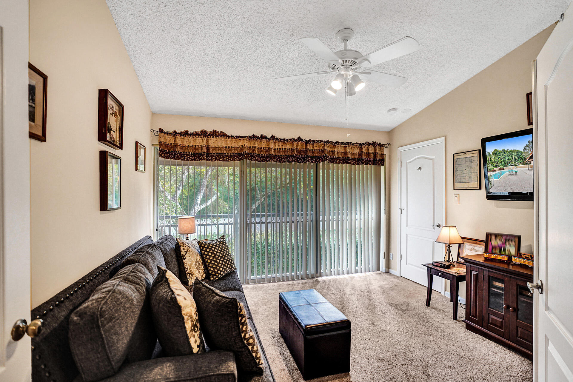 4941 Riverside Drive Property Photo 15