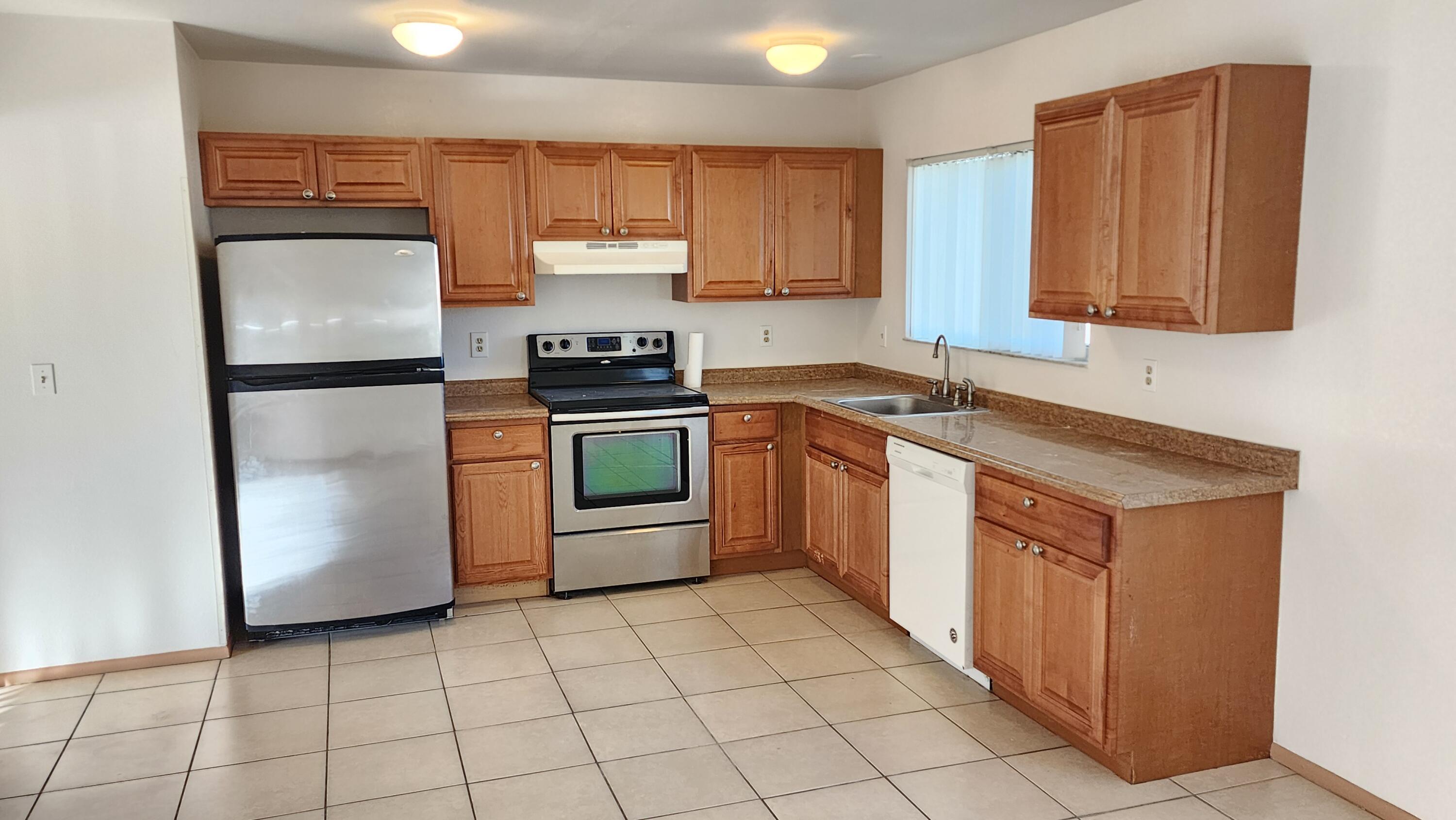 651 Nw Sharpe Street Property Photo 3