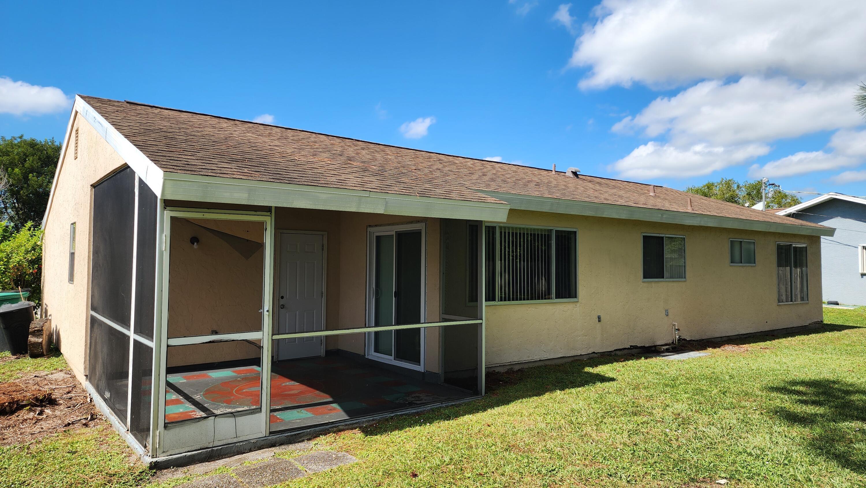 651 Nw Sharpe Street Property Photo 6