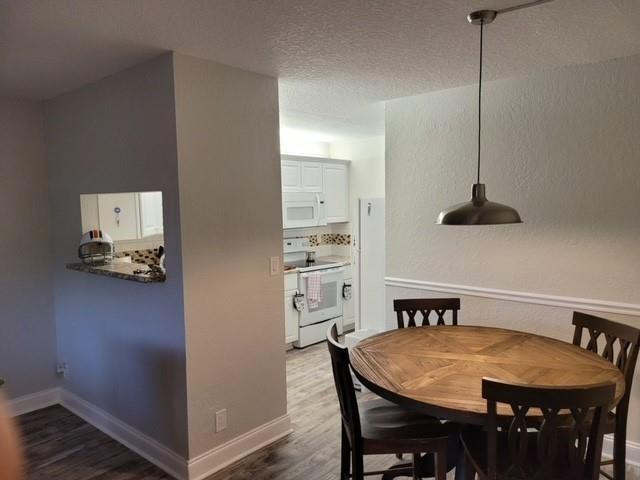2588 Riverside Drive 2588 Property Photo 11