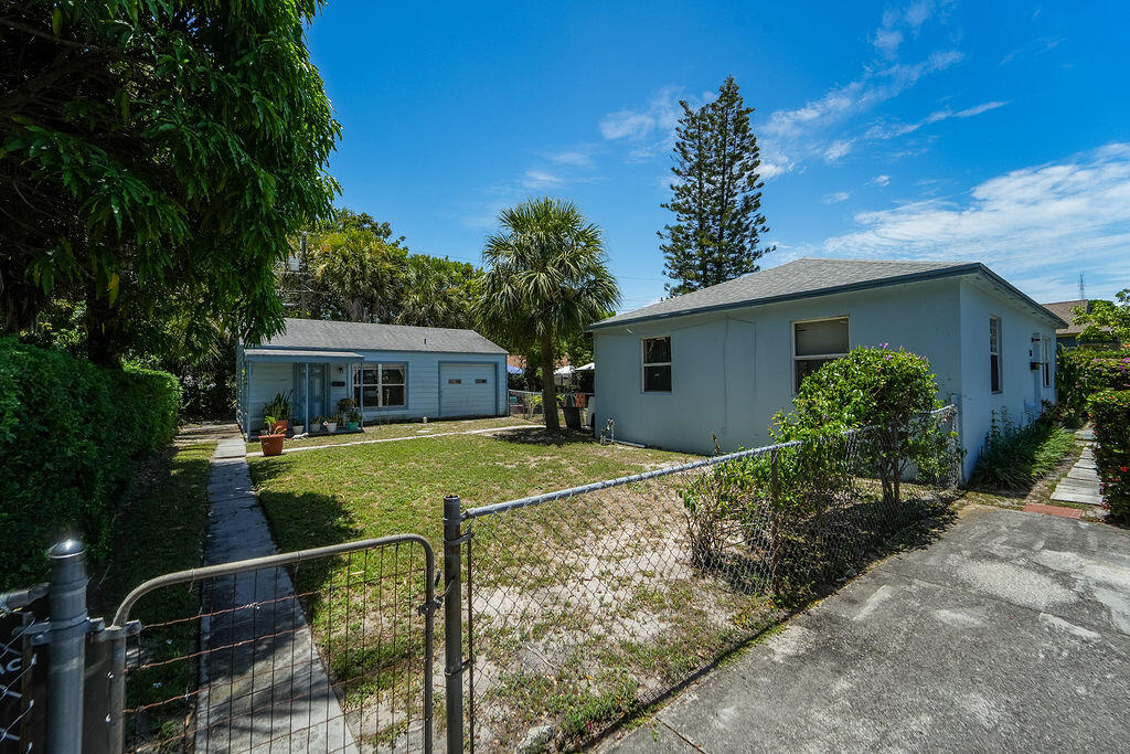 726 41st Street Property Photo 3