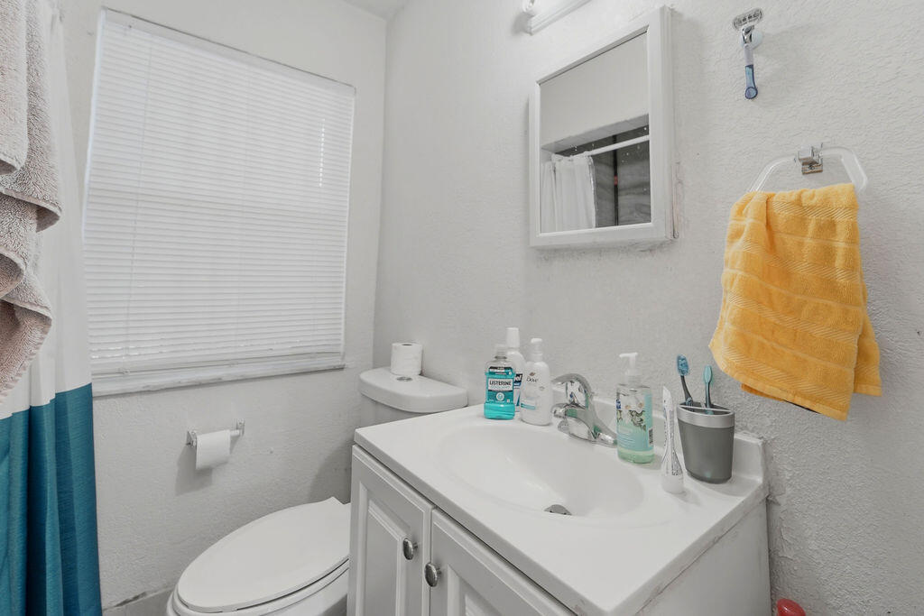 726 41st Street Property Photo 9