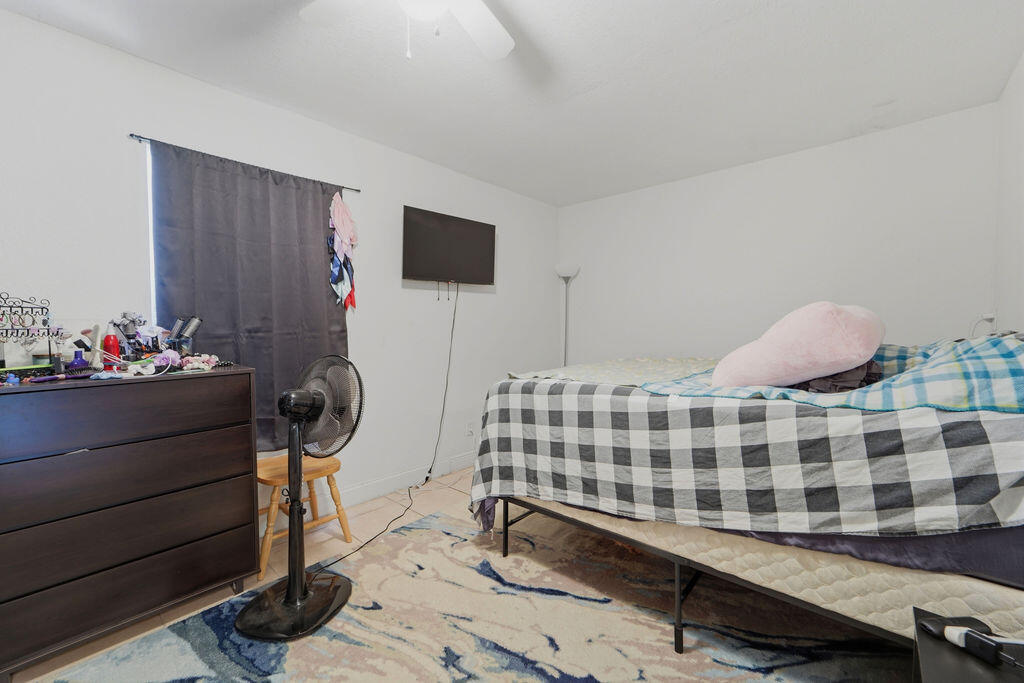 726 41st Street Property Photo 11