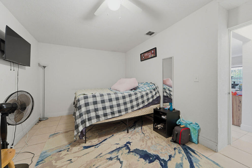 726 41st Street Property Photo 13