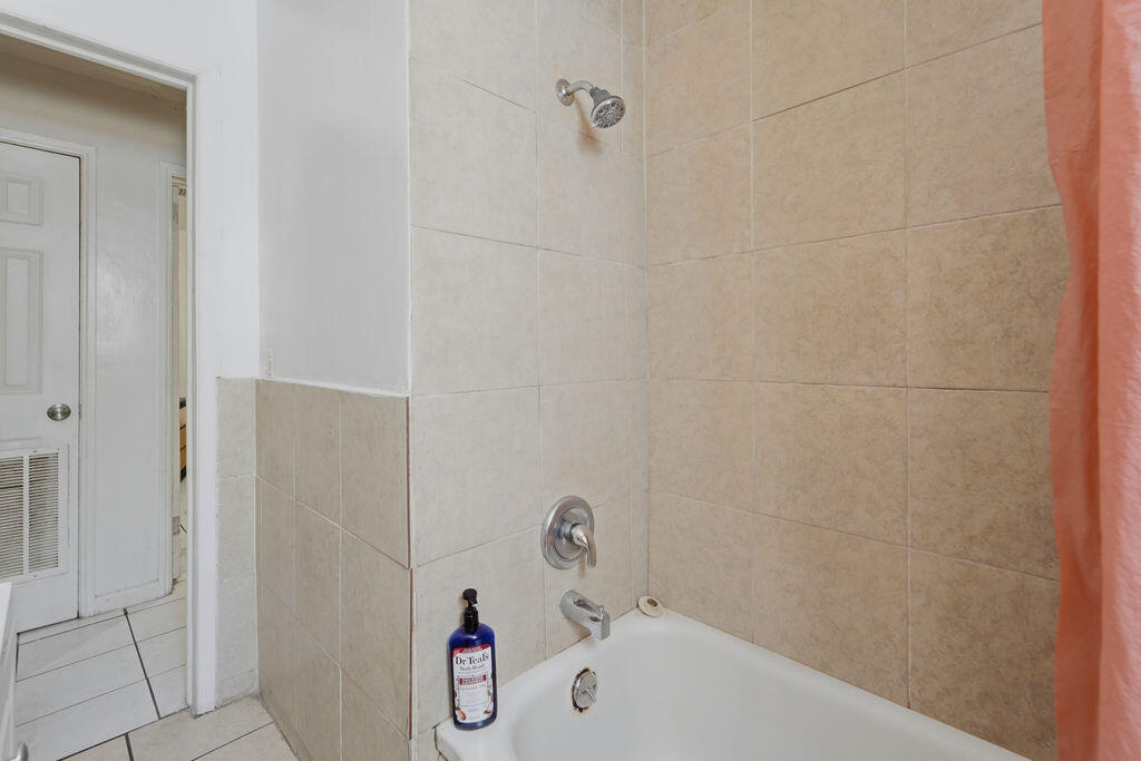 726 41st Street Property Photo 29