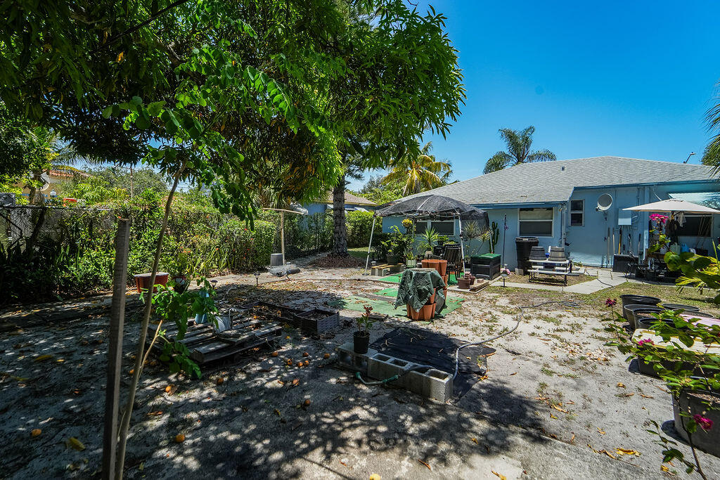 726 41st Street Property Photo 31