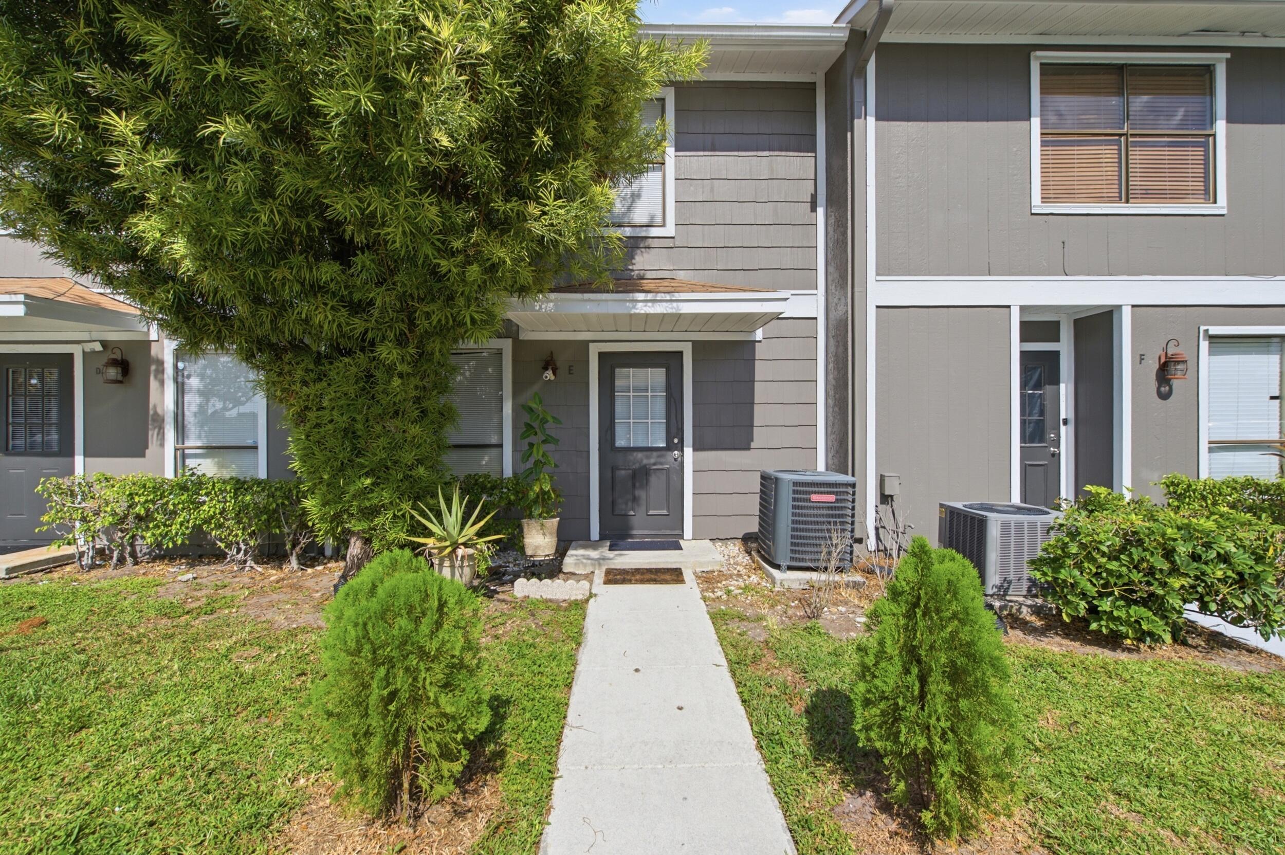 799 Hill Drive E Property Photo 1