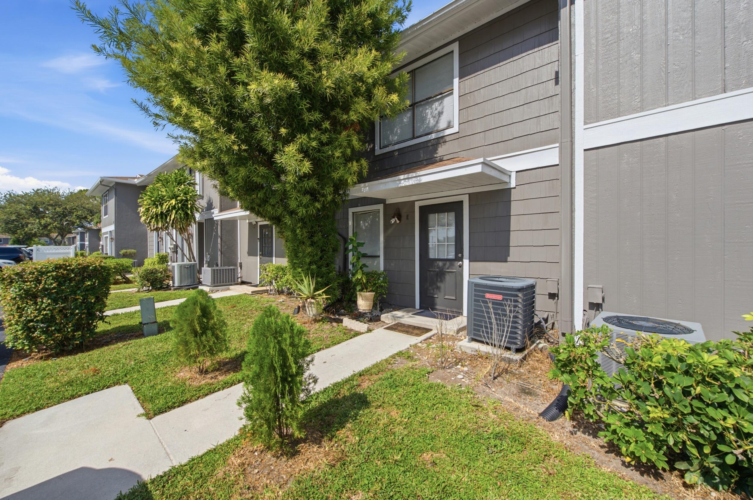 799 Hill Drive E Property Photo 2