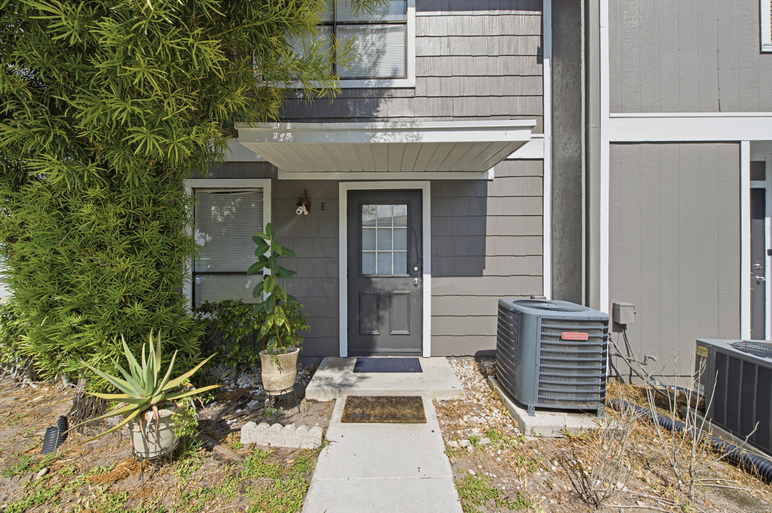 799 Hill Drive E Property Photo 4
