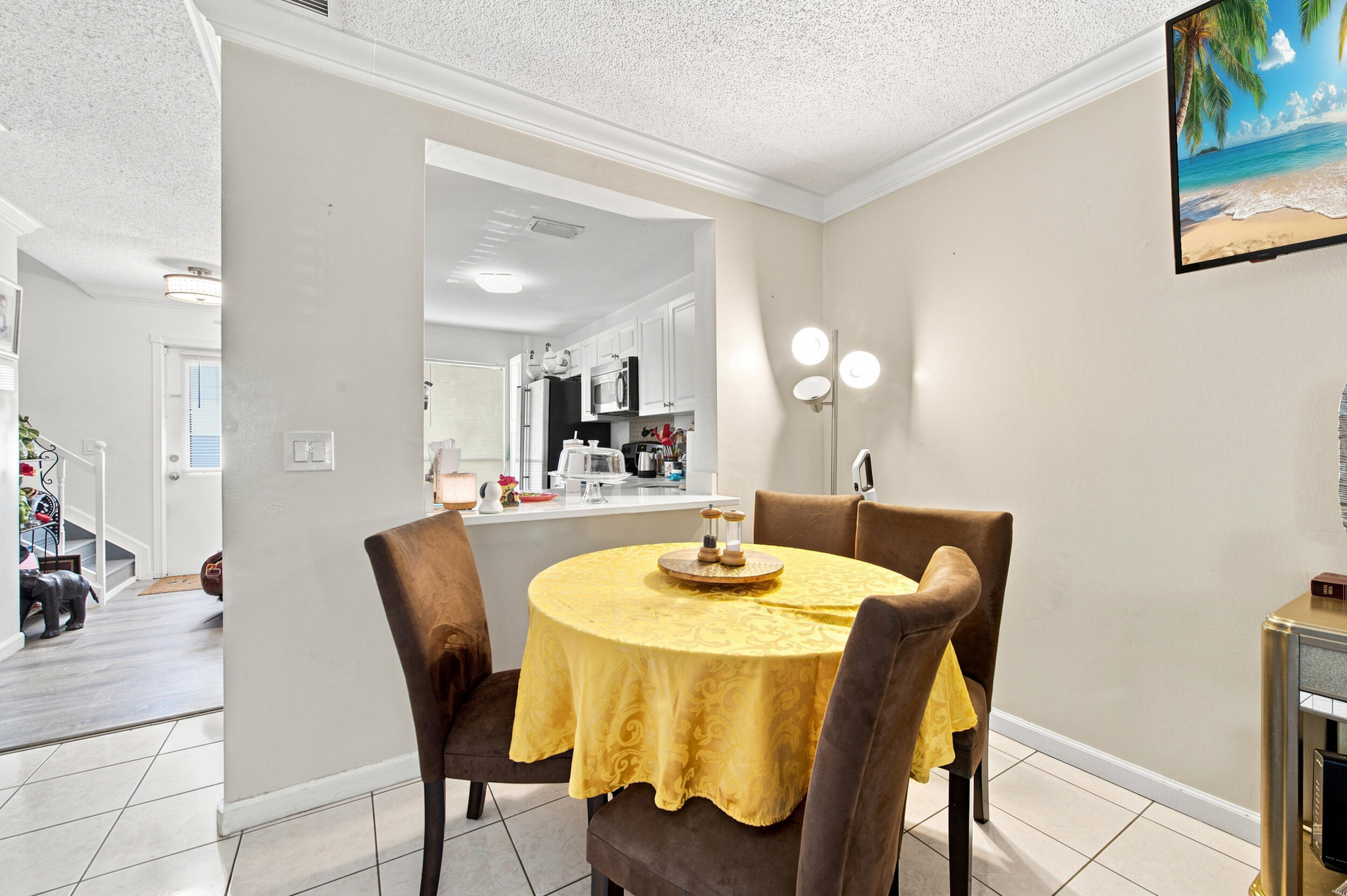 799 Hill Drive E Property Photo 8