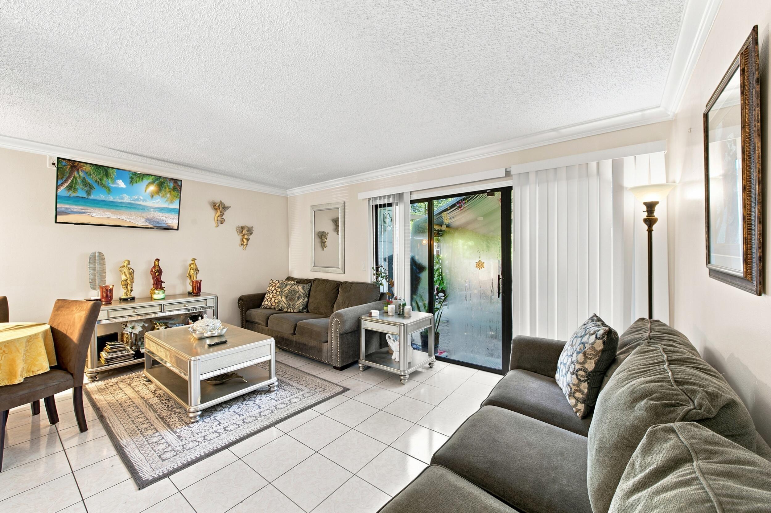 799 Hill Drive E Property Photo 9