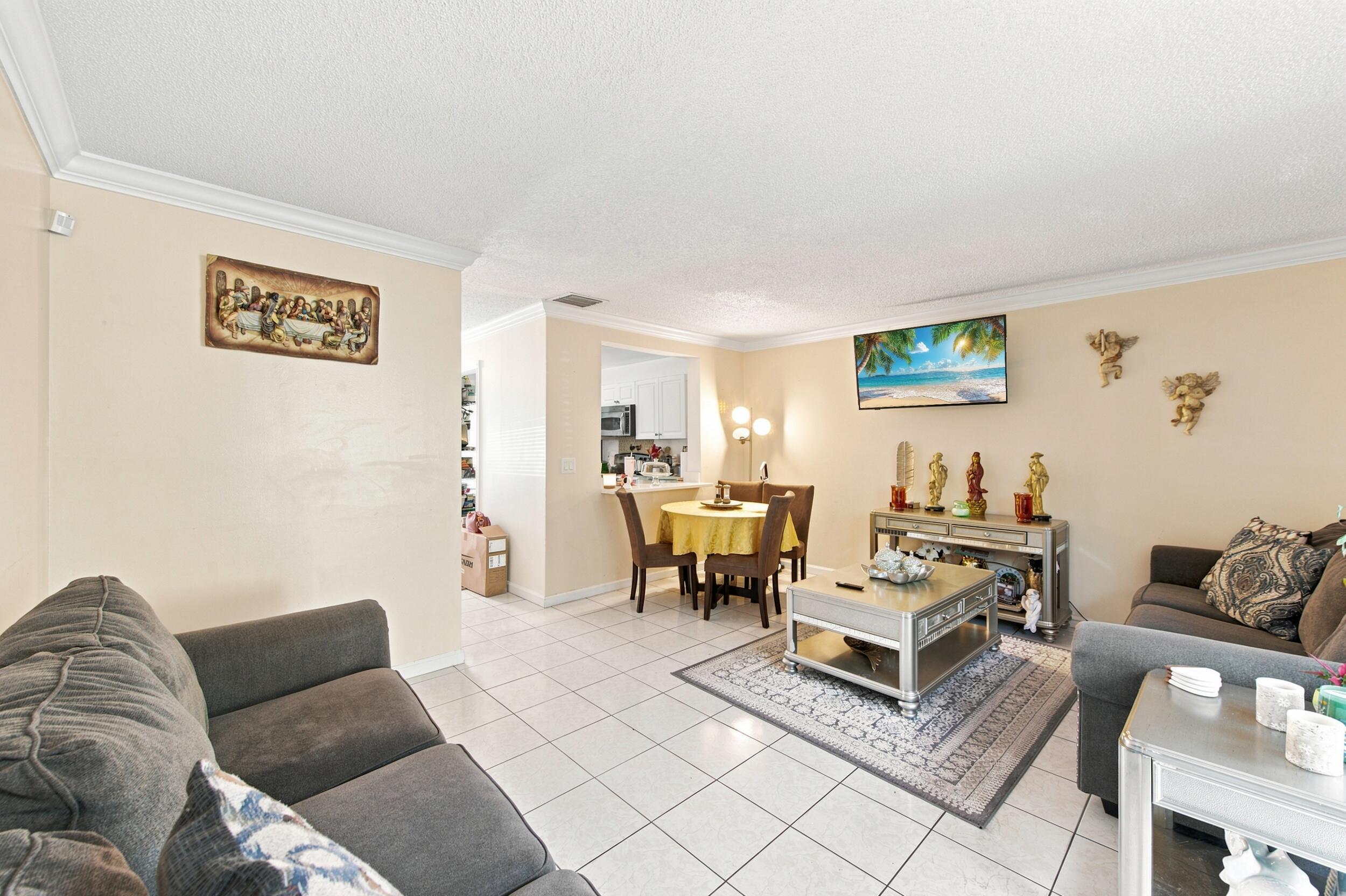 799 Hill Drive E Property Photo 10