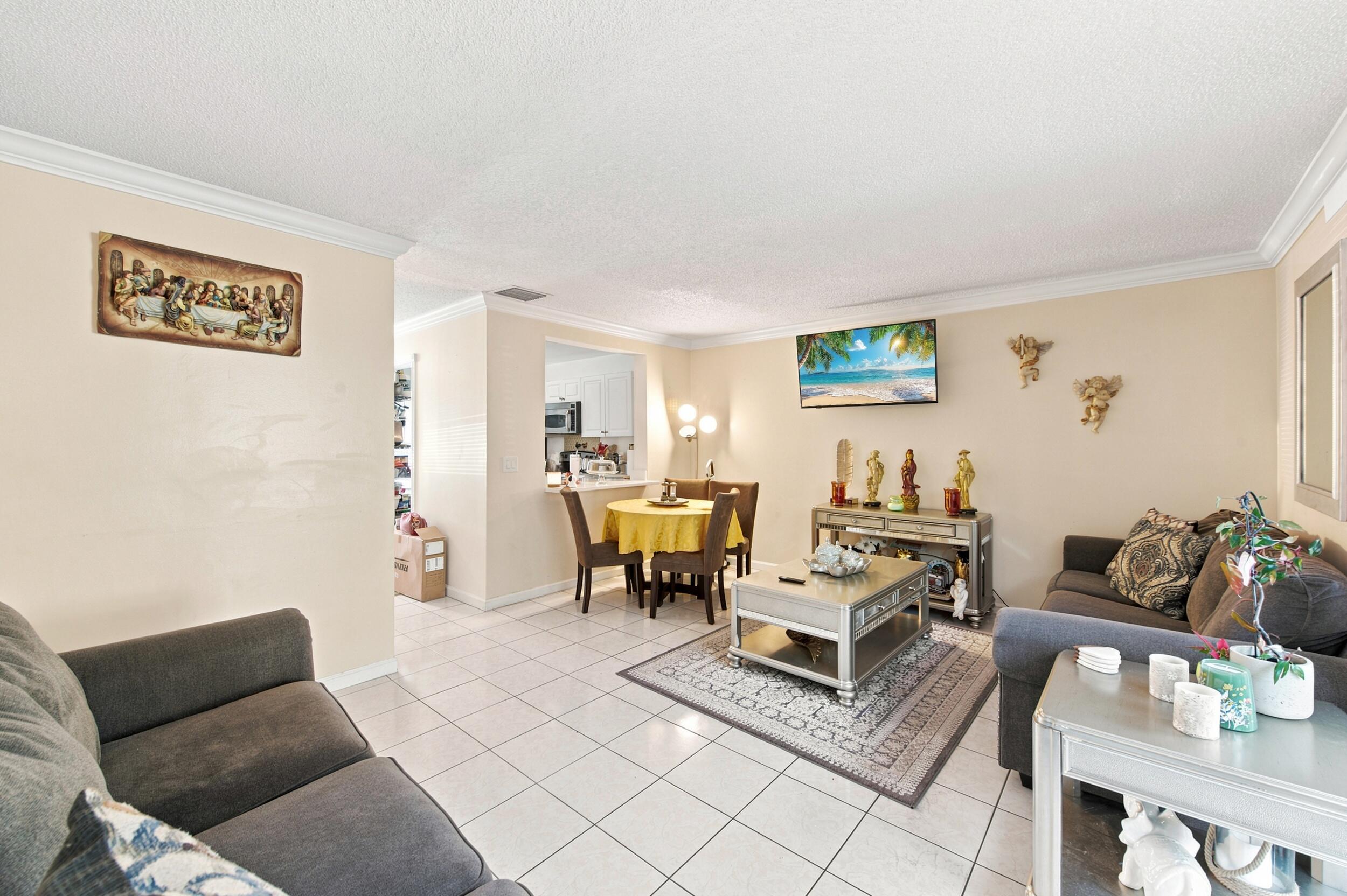799 Hill Drive E Property Photo 11