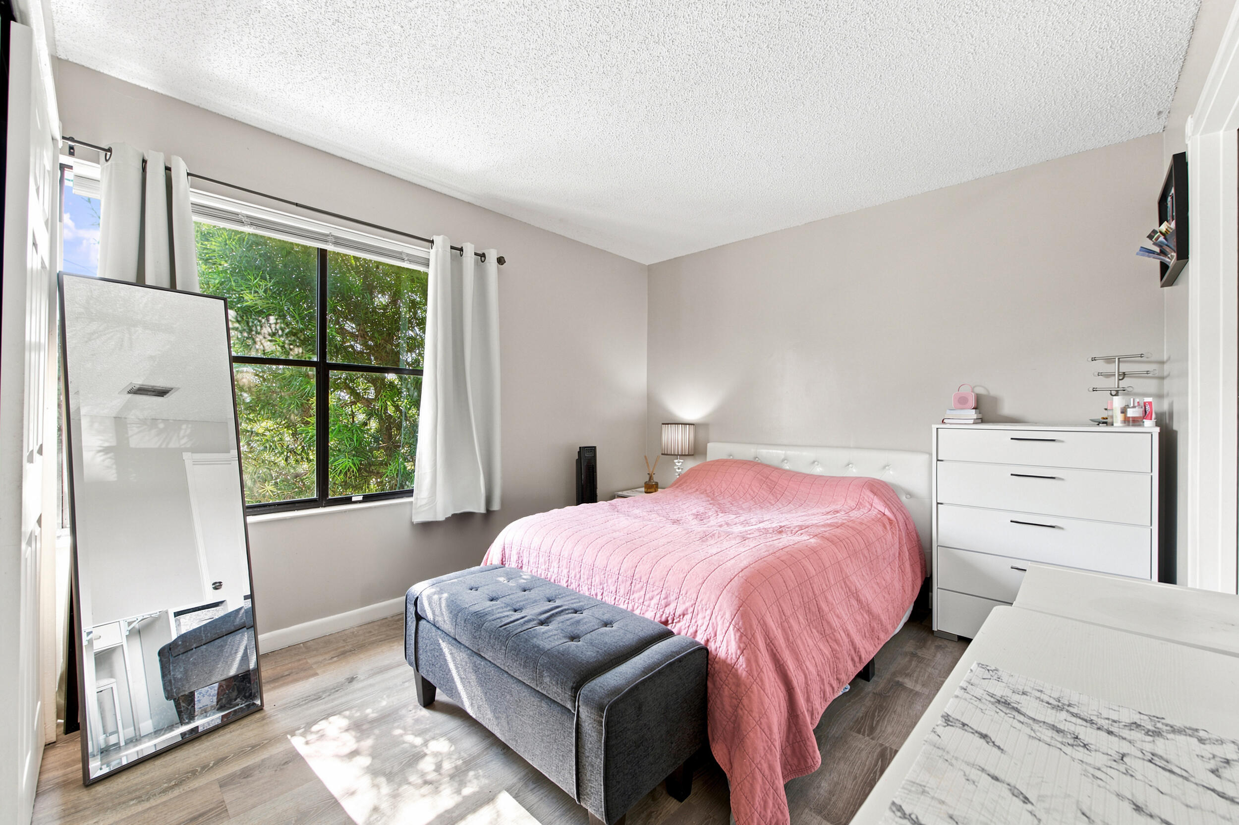 799 Hill Drive E Property Photo 15