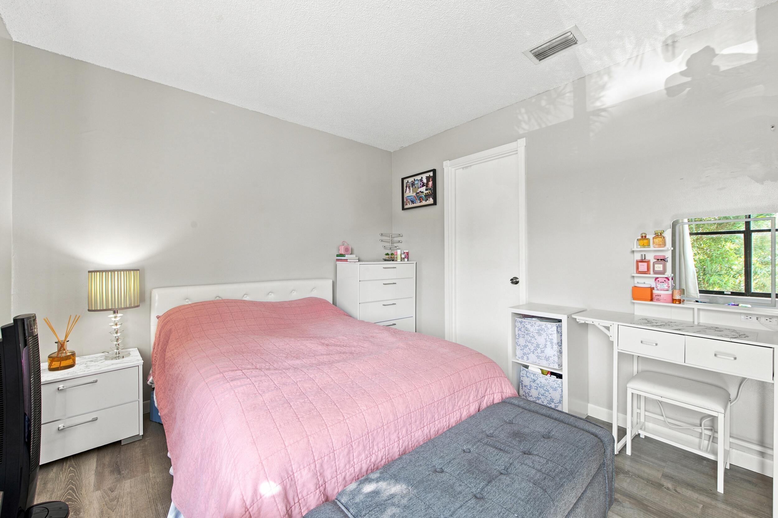 799 Hill Drive E Property Photo 16