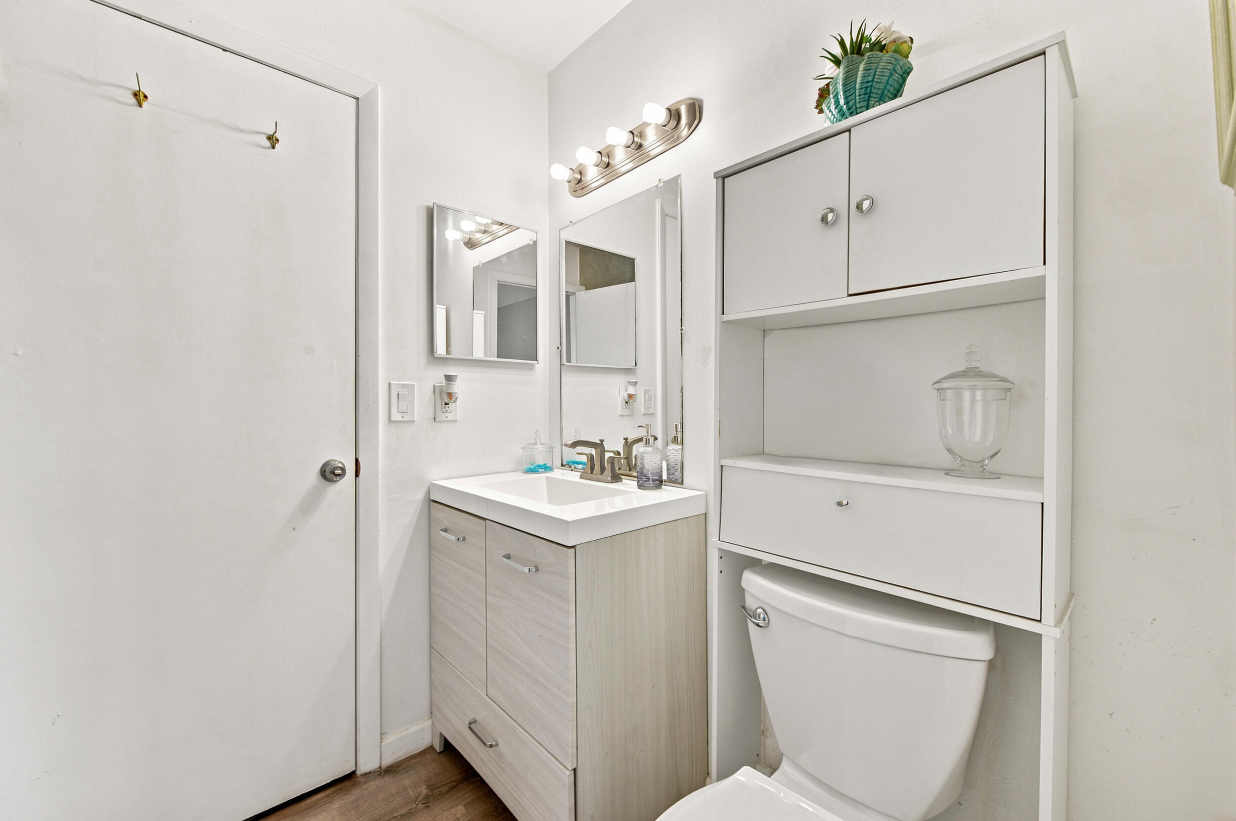 799 Hill Drive E Property Photo 22