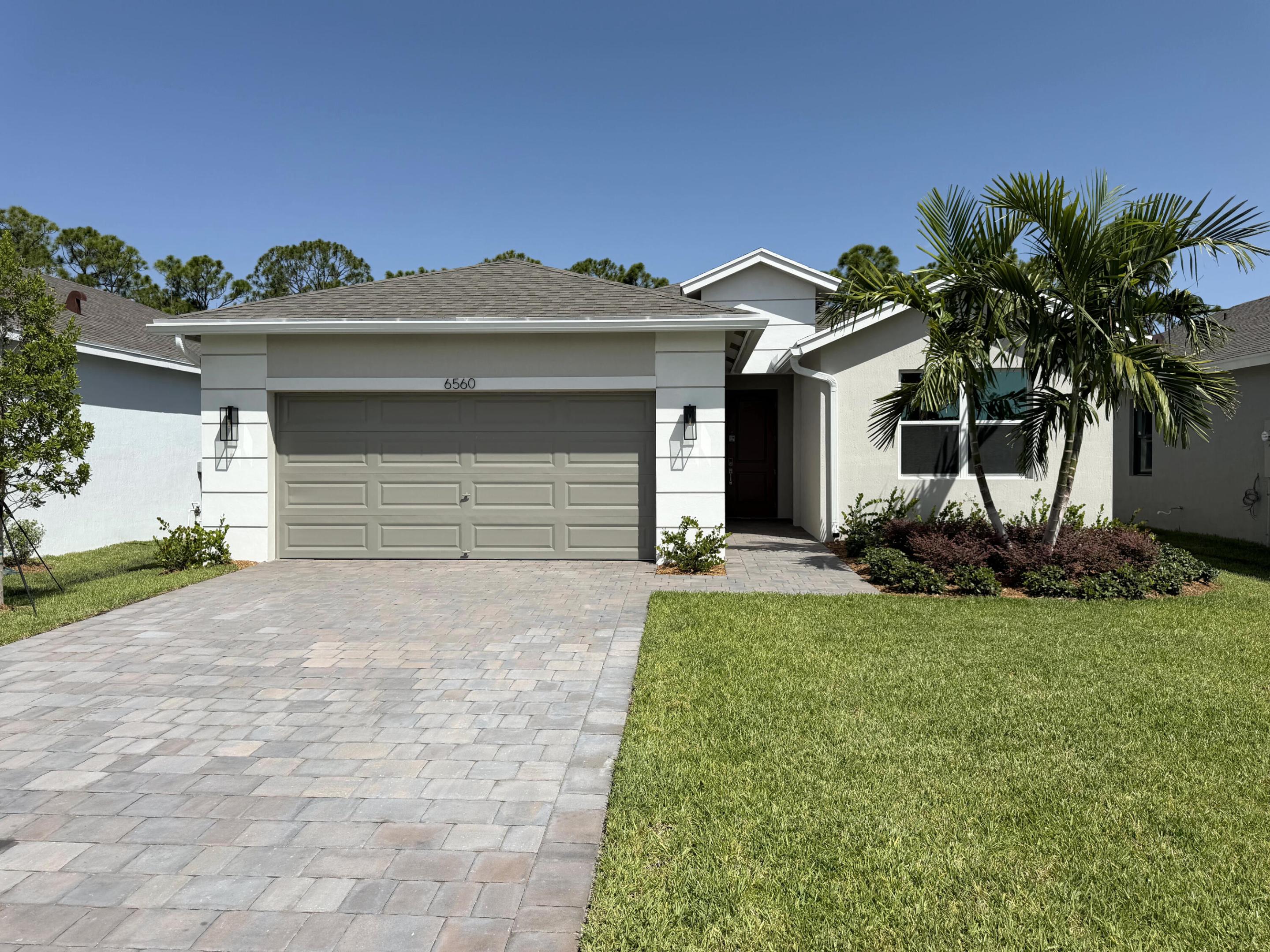 6560 SE Park Trace Drive Property Photo 1