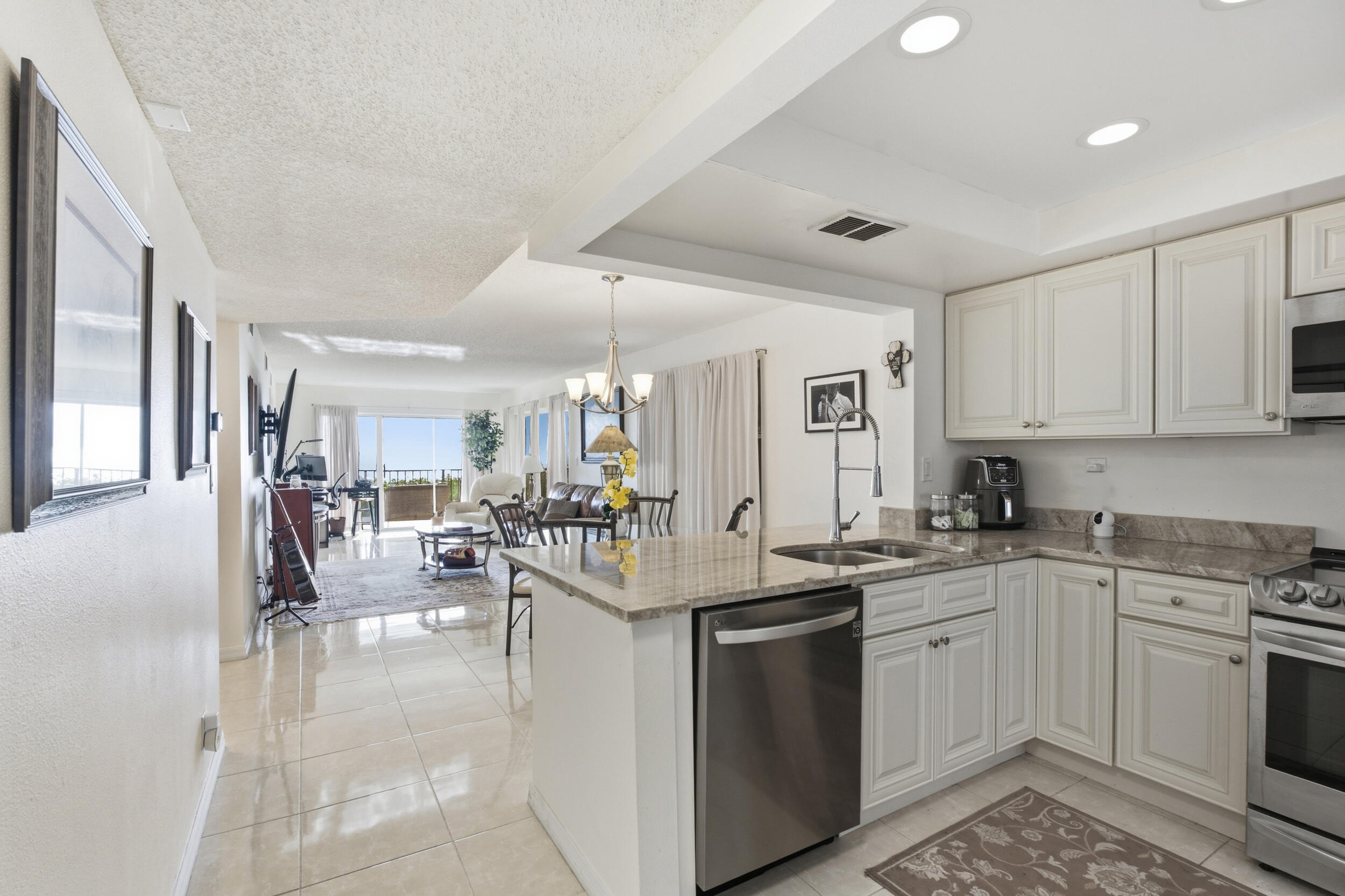 9400 S Ocean Drive 208 Property Photo 4