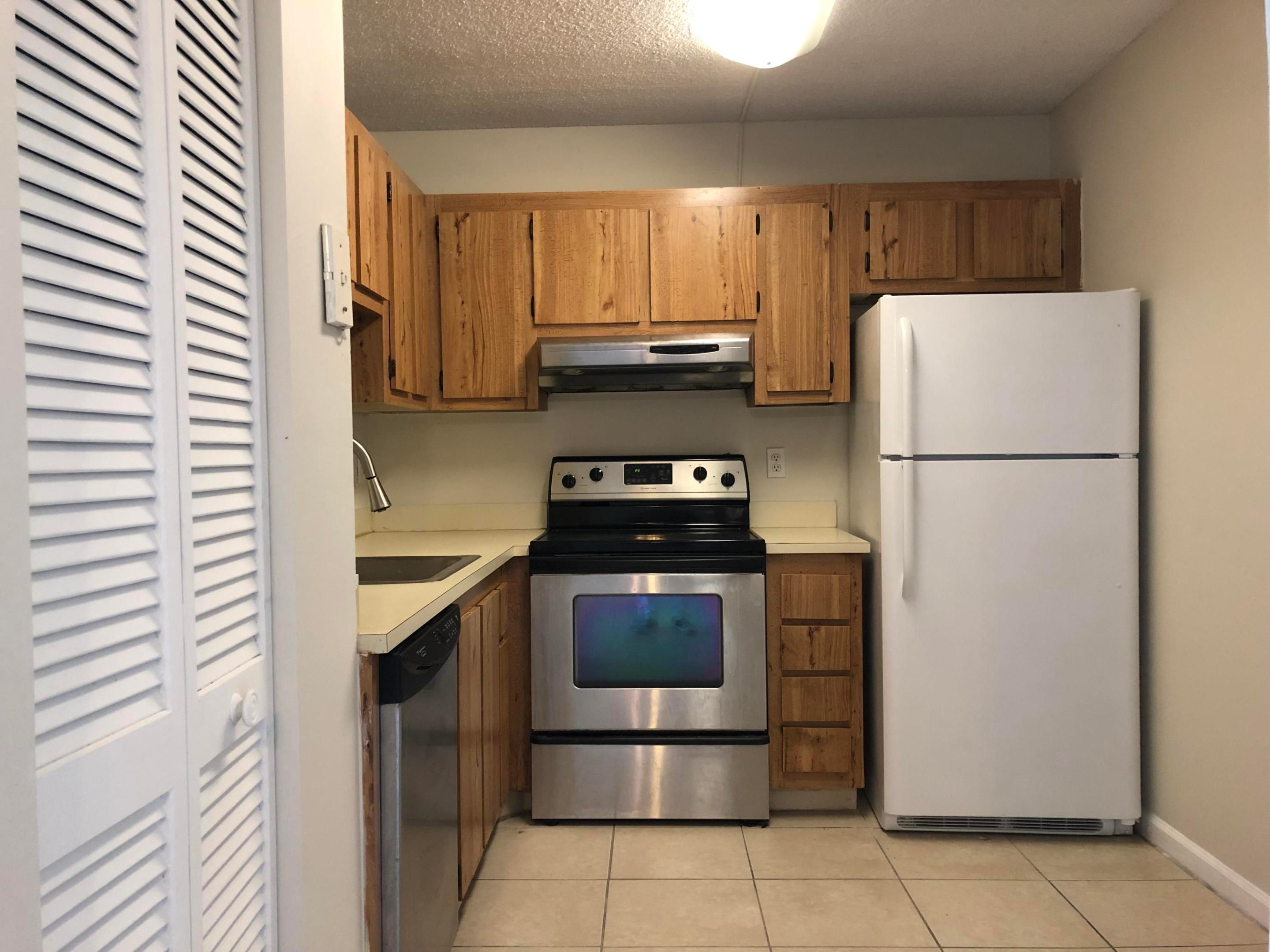 10714 Royal Palm Boulevard 4-2 Property Photo 5